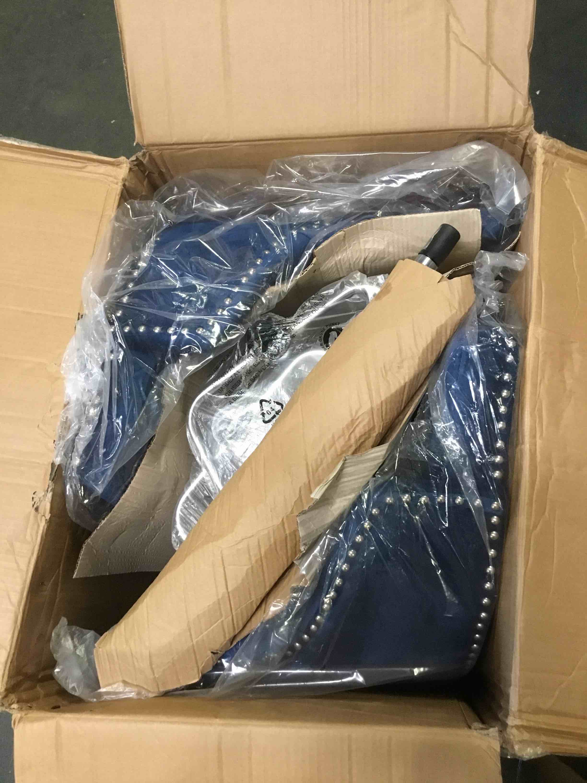 https://s3.amazonaws.com/lotting-images-prod/bidfta/BLU4952105_1694785597067.jpeg
