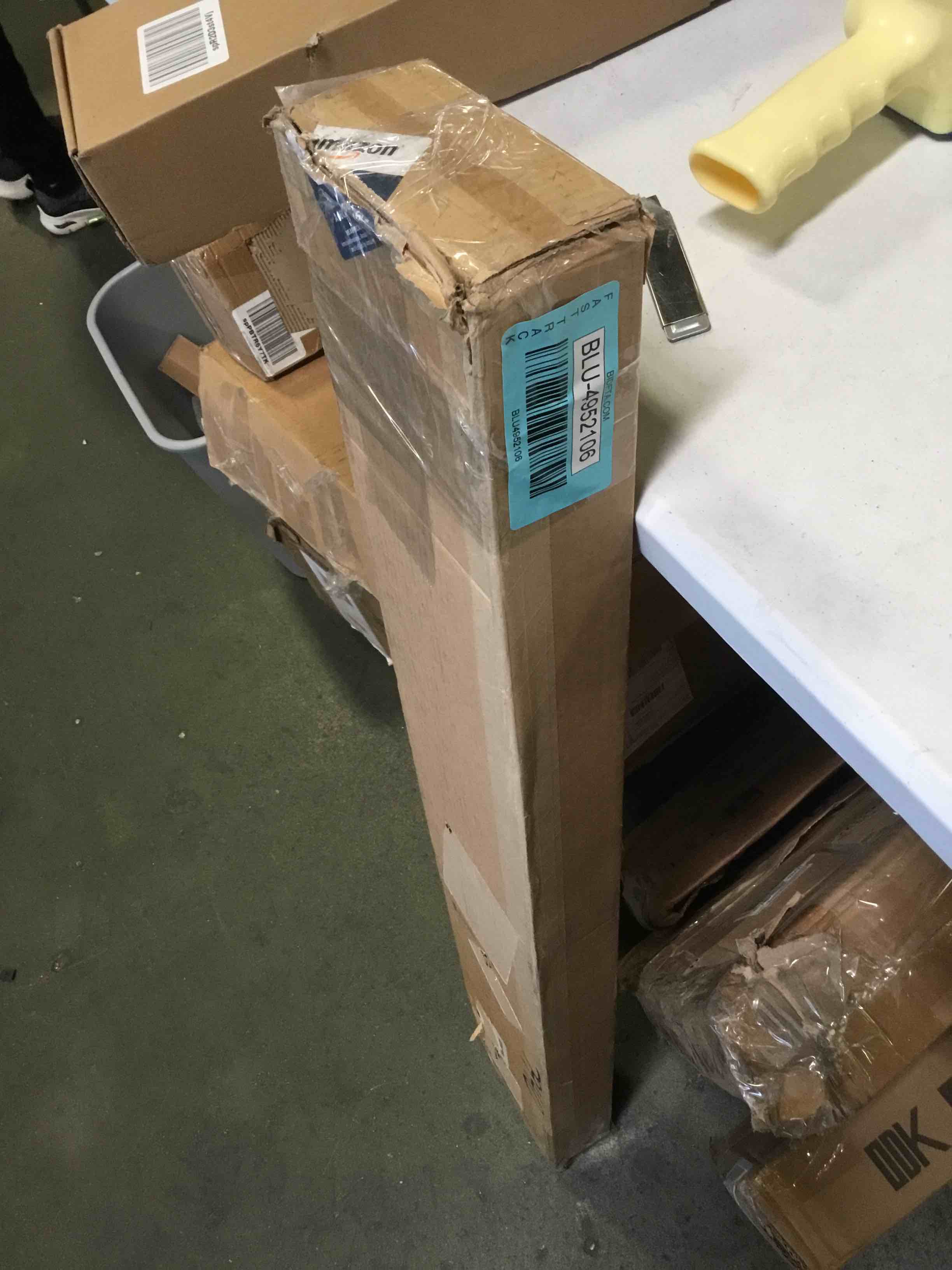 https://s3.amazonaws.com/lotting-images-prod/bidfta/BLU4952106_1694787316555.jpeg