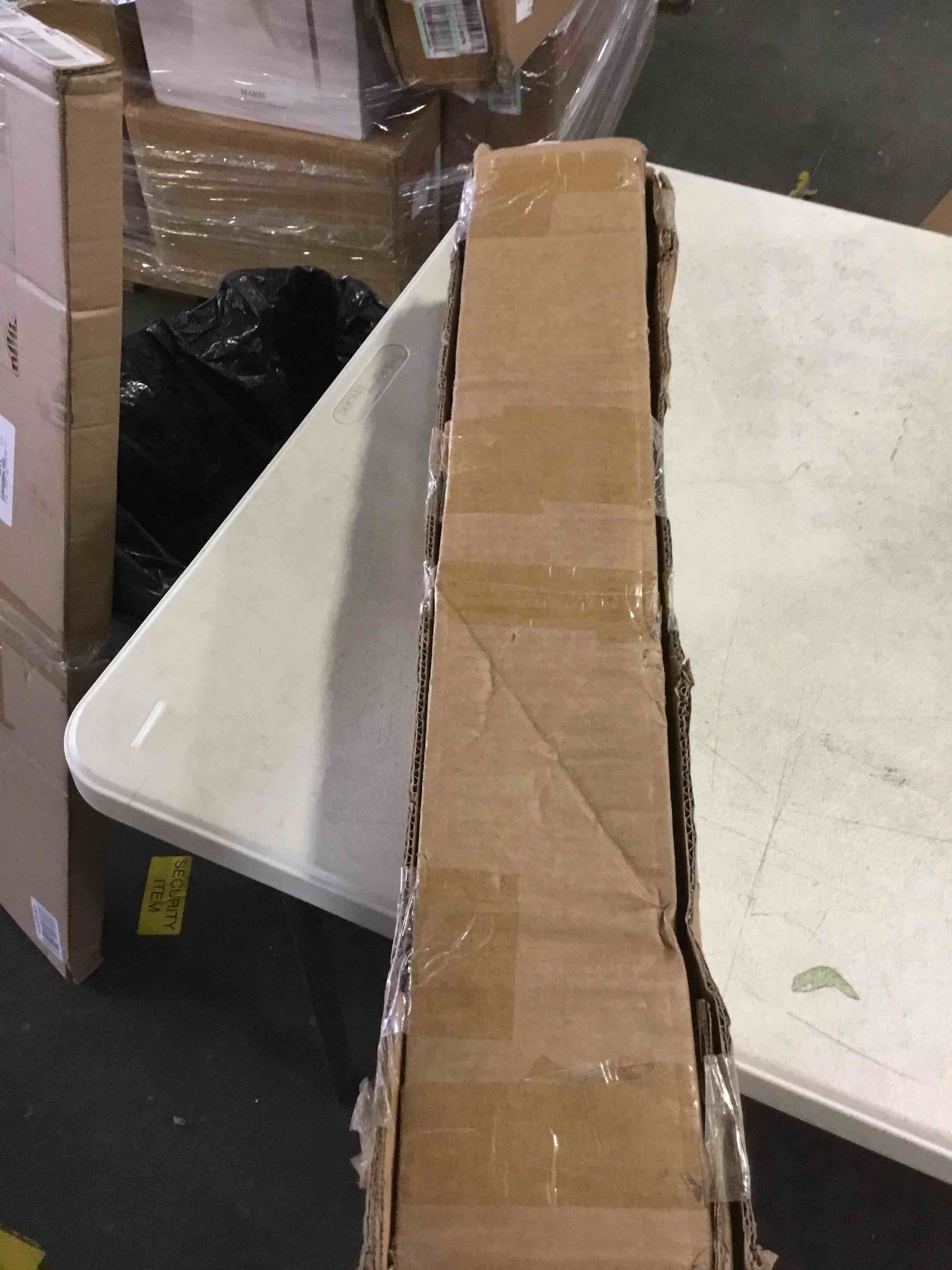 https://s3.amazonaws.com/lotting-images-prod/bidfta/BLU4952349_1695068139941.jpeg