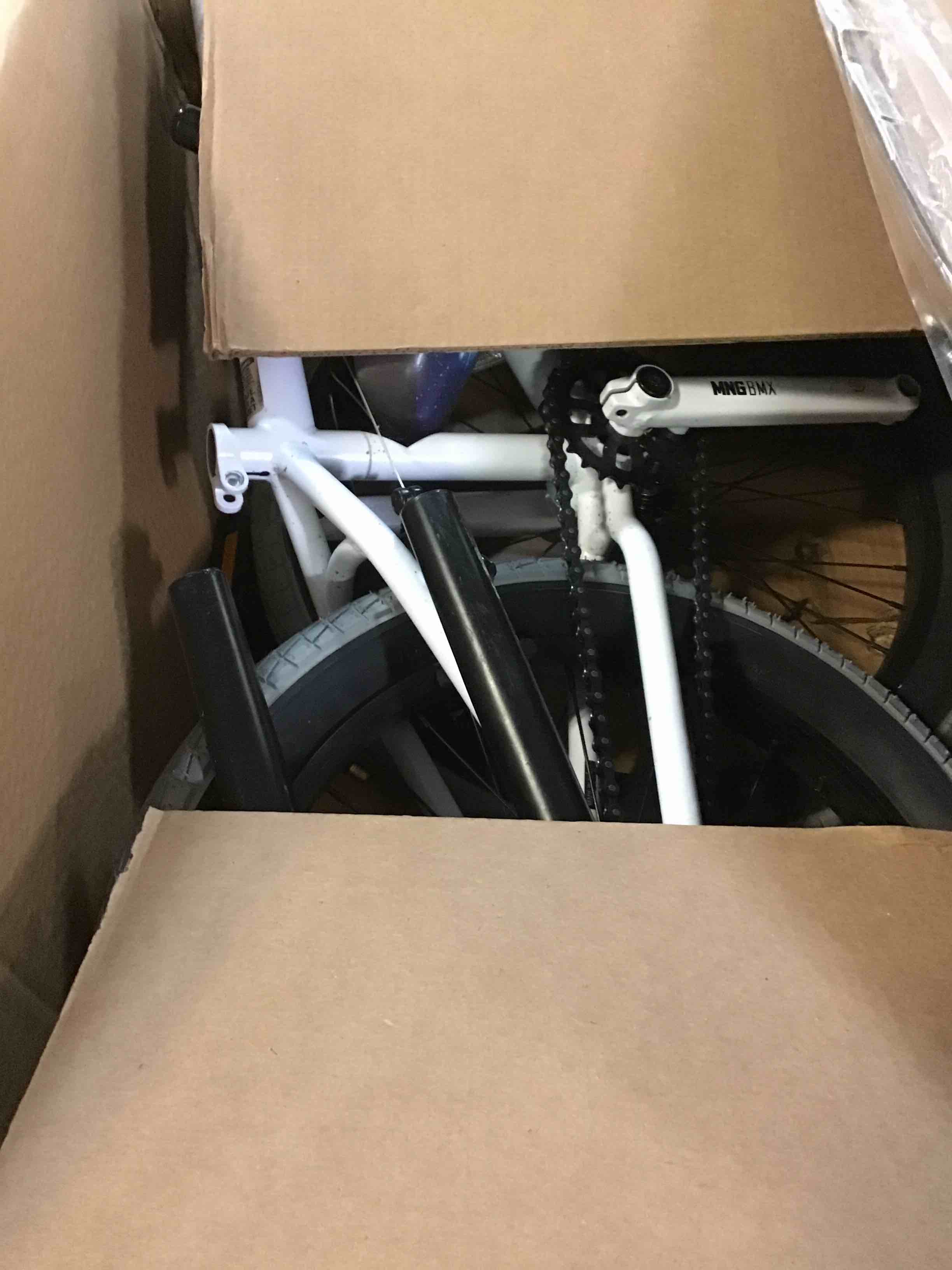 https://s3.amazonaws.com/lotting-images-prod/bidfta/BLU4952770_1695311429179.jpeg