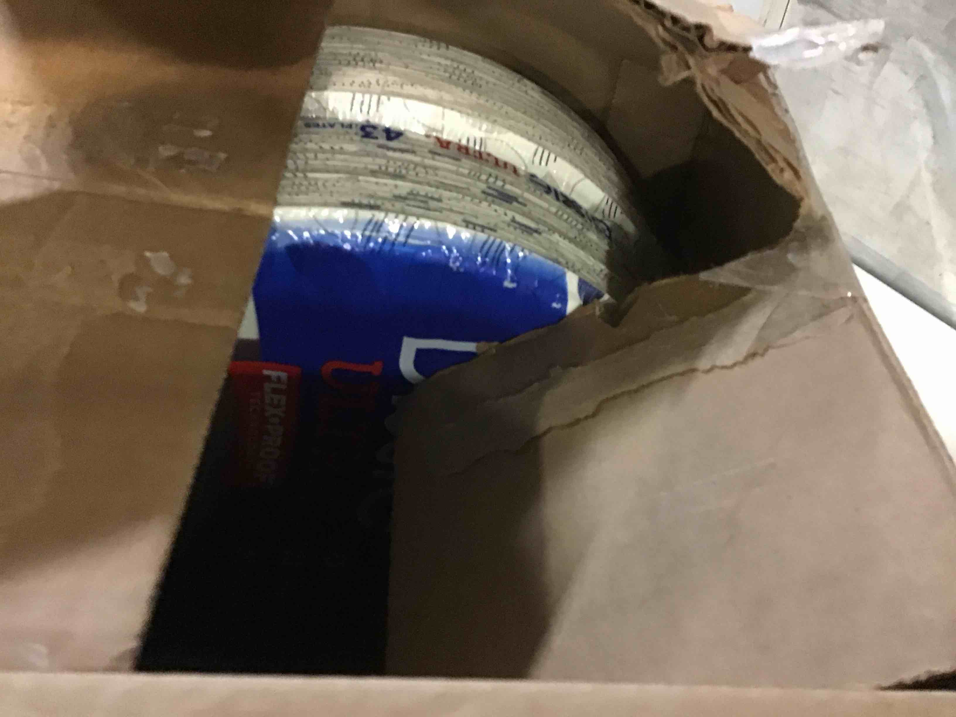 https://s3.amazonaws.com/lotting-images-prod/bidfta/BLU4952867_1695381986019.jpeg