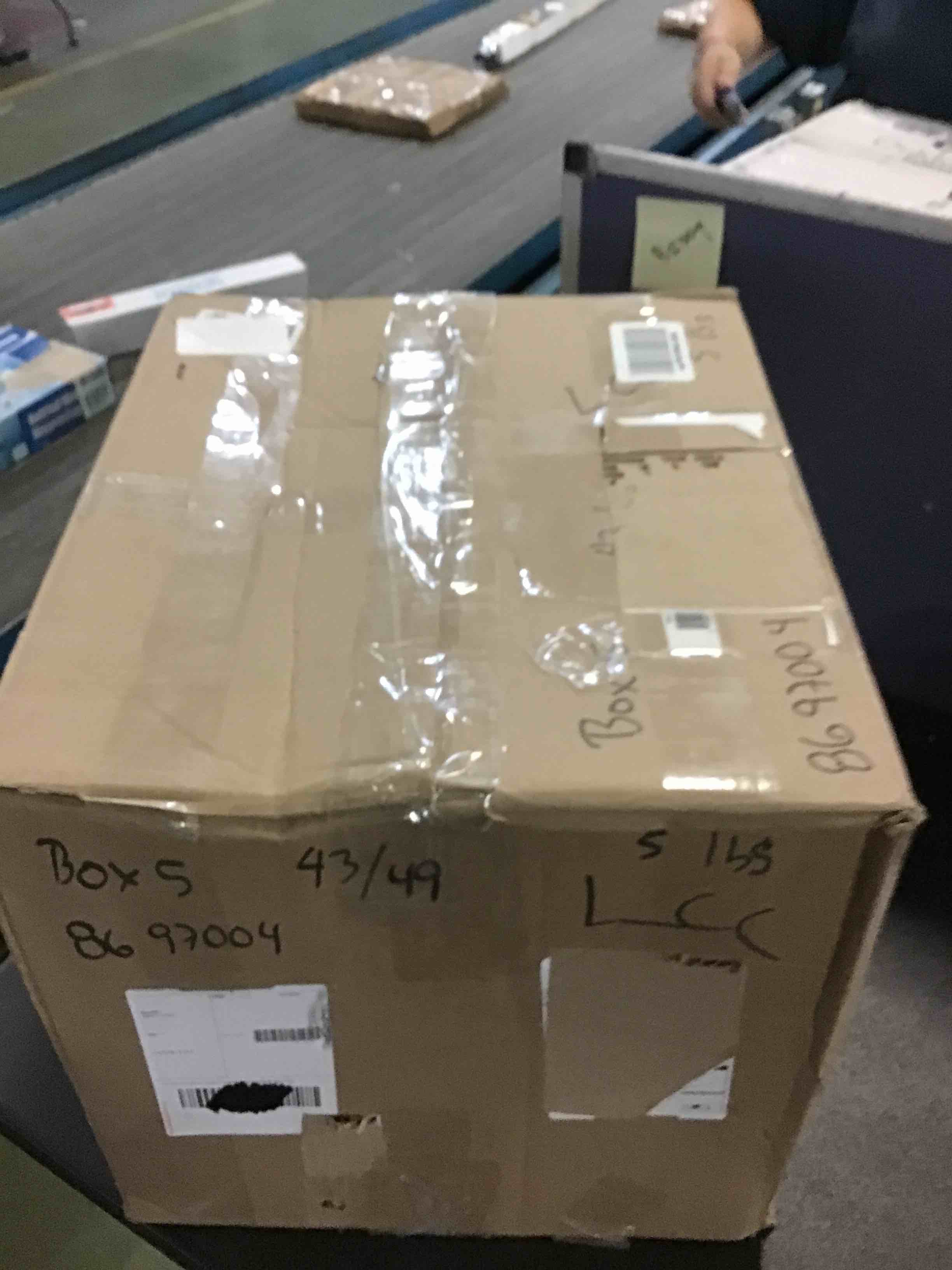 https://s3.amazonaws.com/lotting-images-prod/bidfta/BLU4953397_1695829821203.jpeg