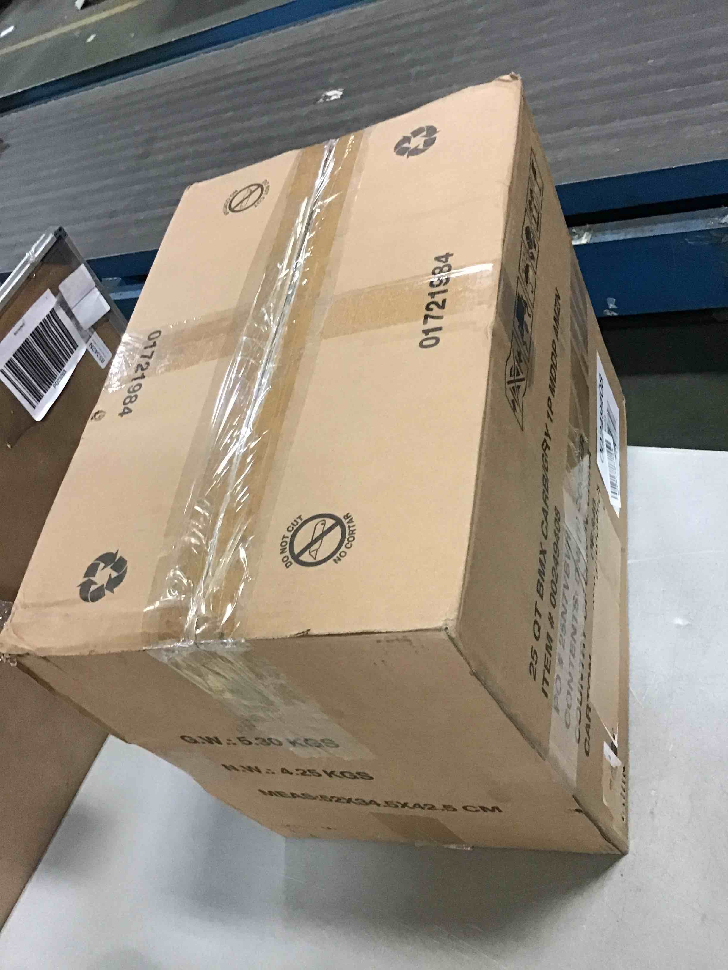 https://s3.amazonaws.com/lotting-images-prod/bidfta/BLU4956577_1695038291425.jpeg