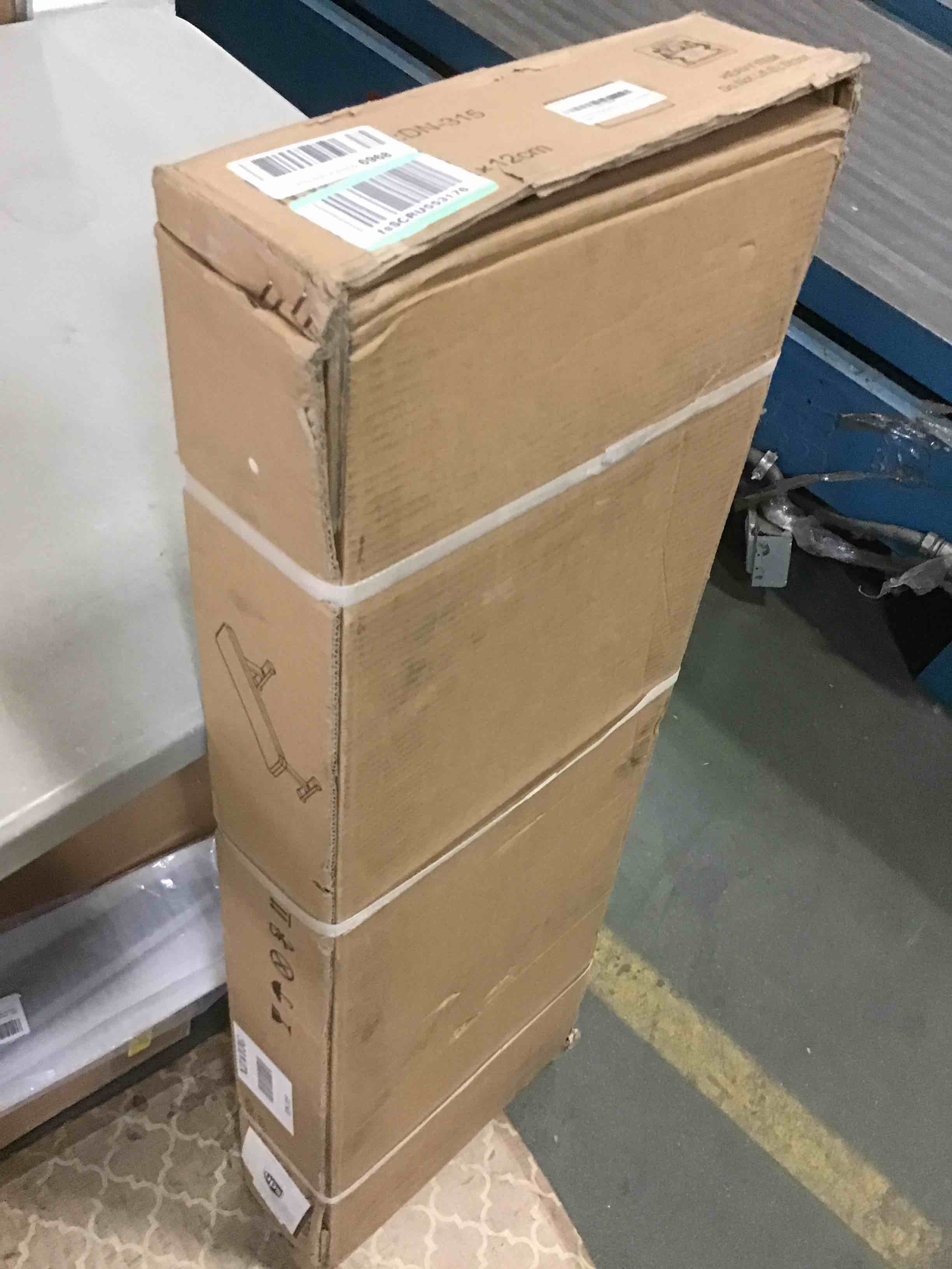 https://s3.amazonaws.com/lotting-images-prod/bidfta/BLU4956674_1695053824499.jpeg
