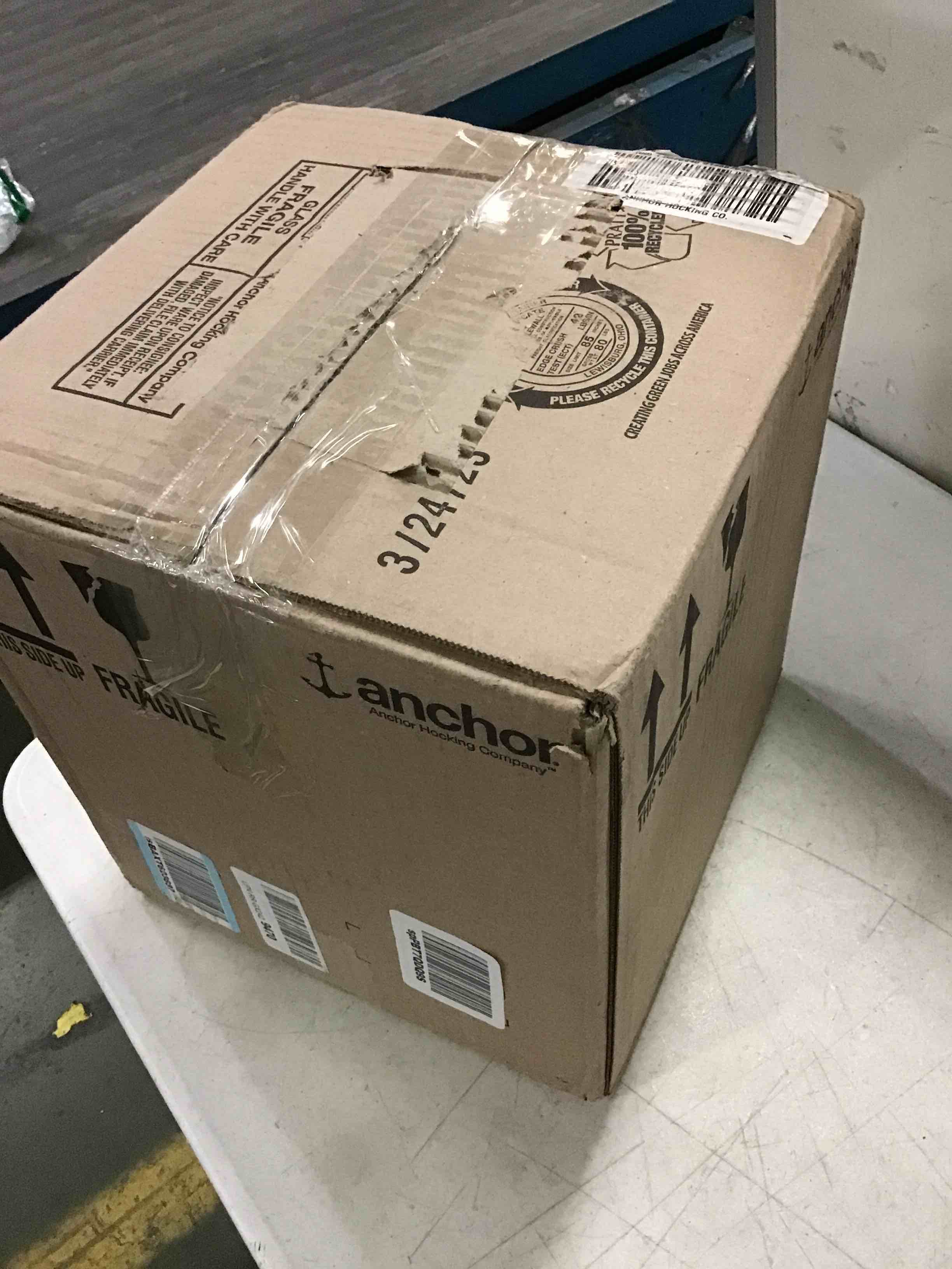 https://s3.amazonaws.com/lotting-images-prod/bidfta/BLU4956797_1695129407669.jpeg