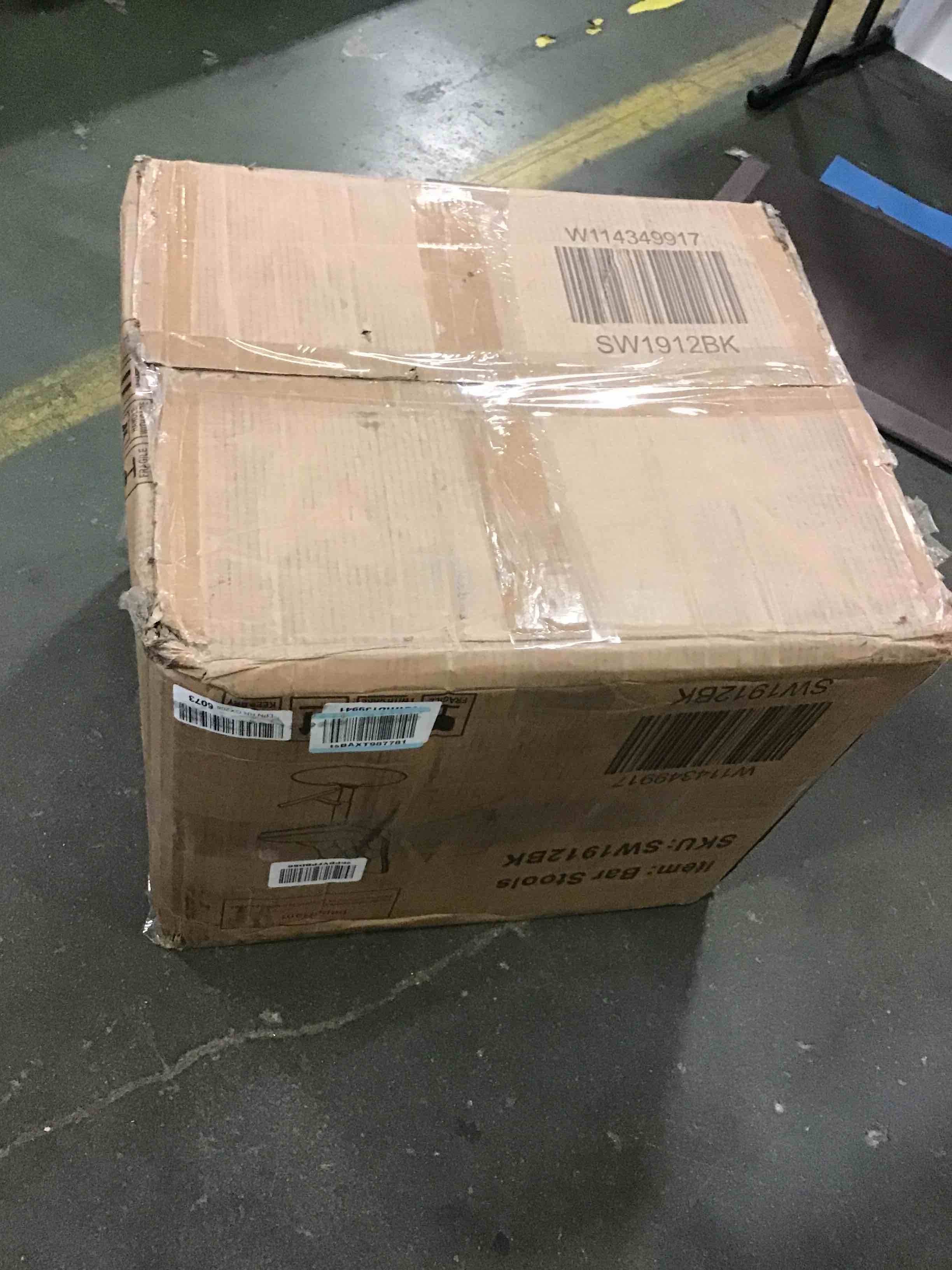 https://s3.amazonaws.com/lotting-images-prod/bidfta/BLU4956945_1695208687565.jpeg