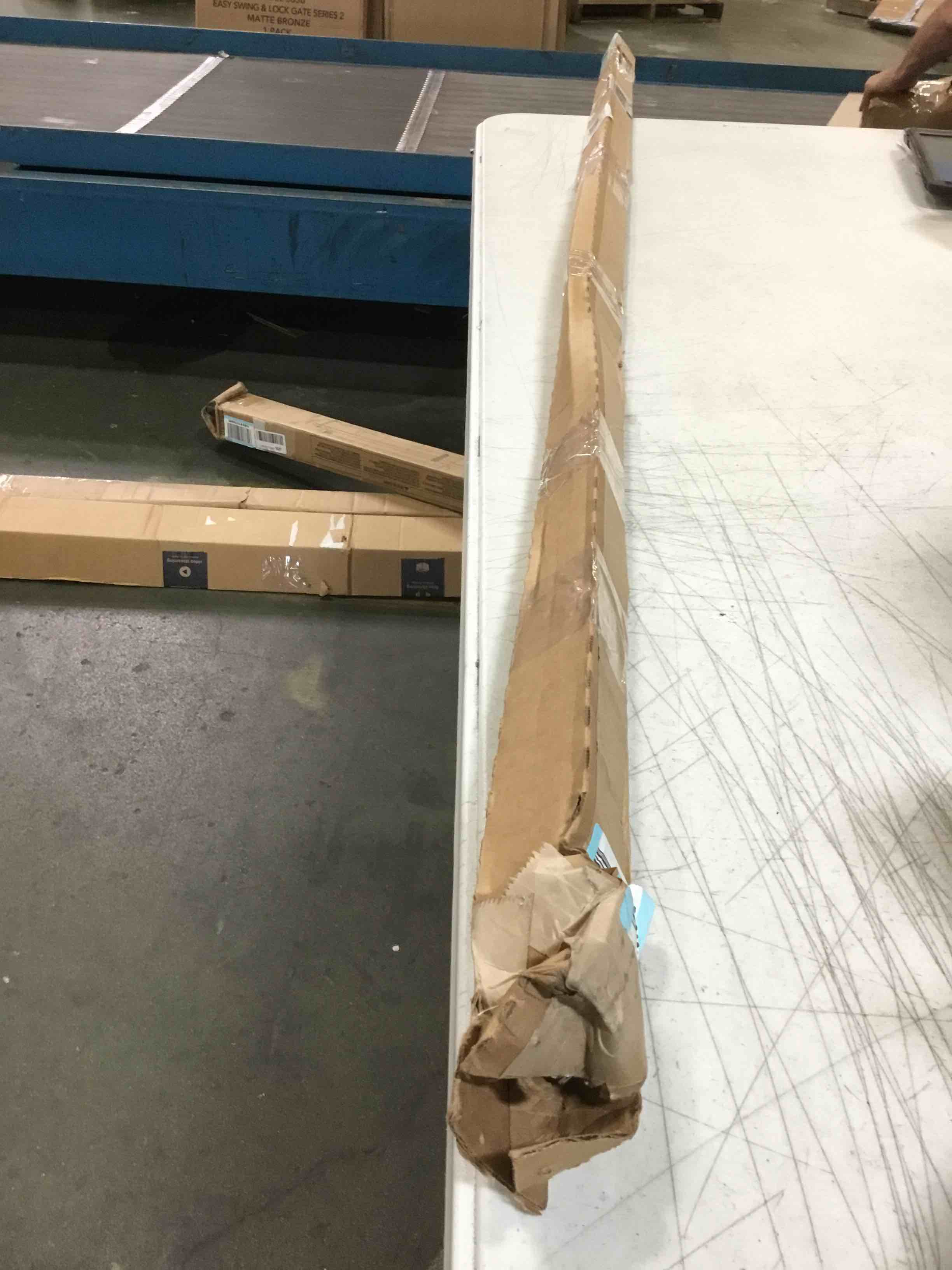 https://s3.amazonaws.com/lotting-images-prod/bidfta/BLU4957173_1695310998310.jpeg
