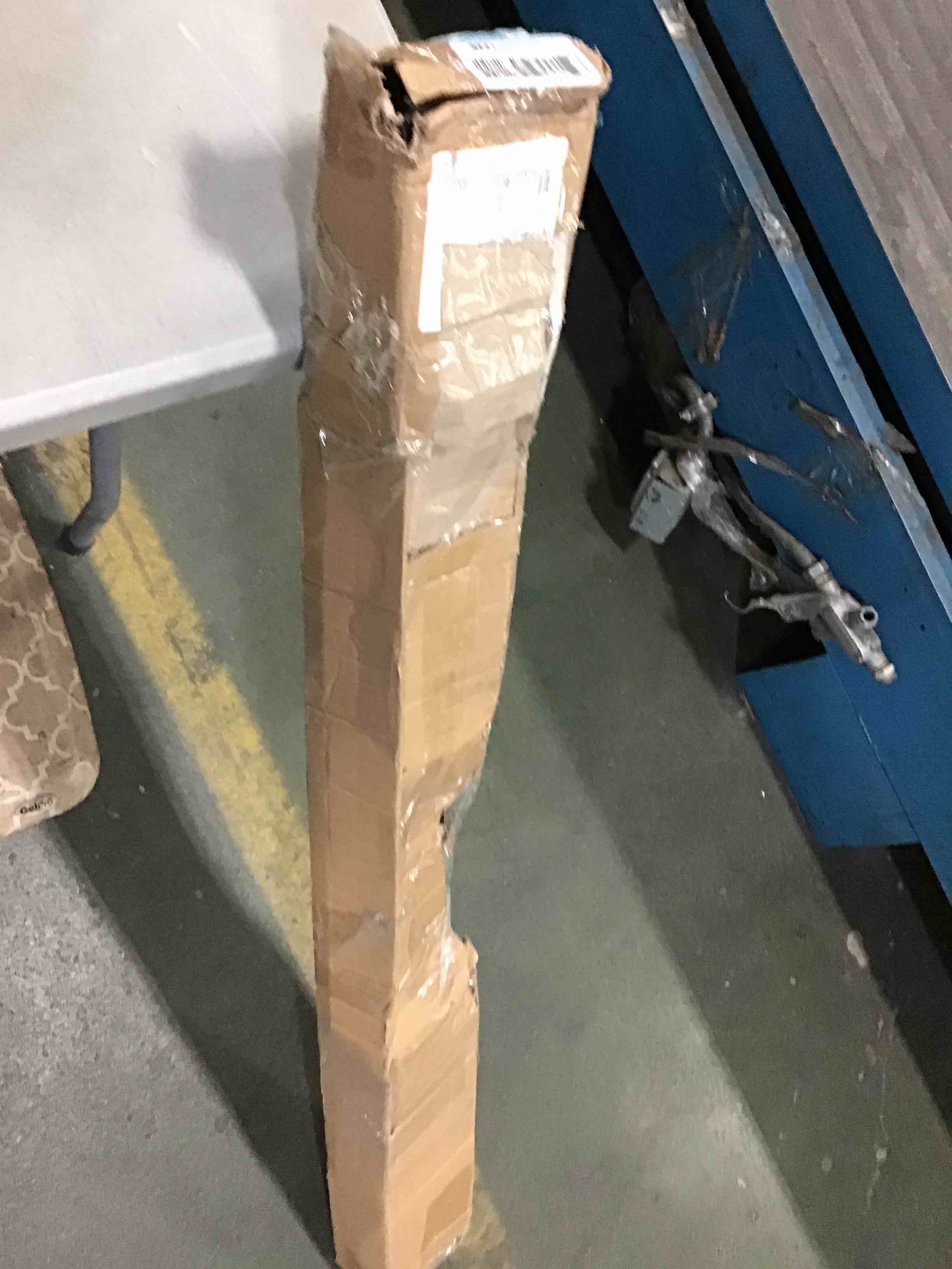 https://s3.amazonaws.com/lotting-images-prod/bidfta/BLU4957236_1695381861250.jpeg