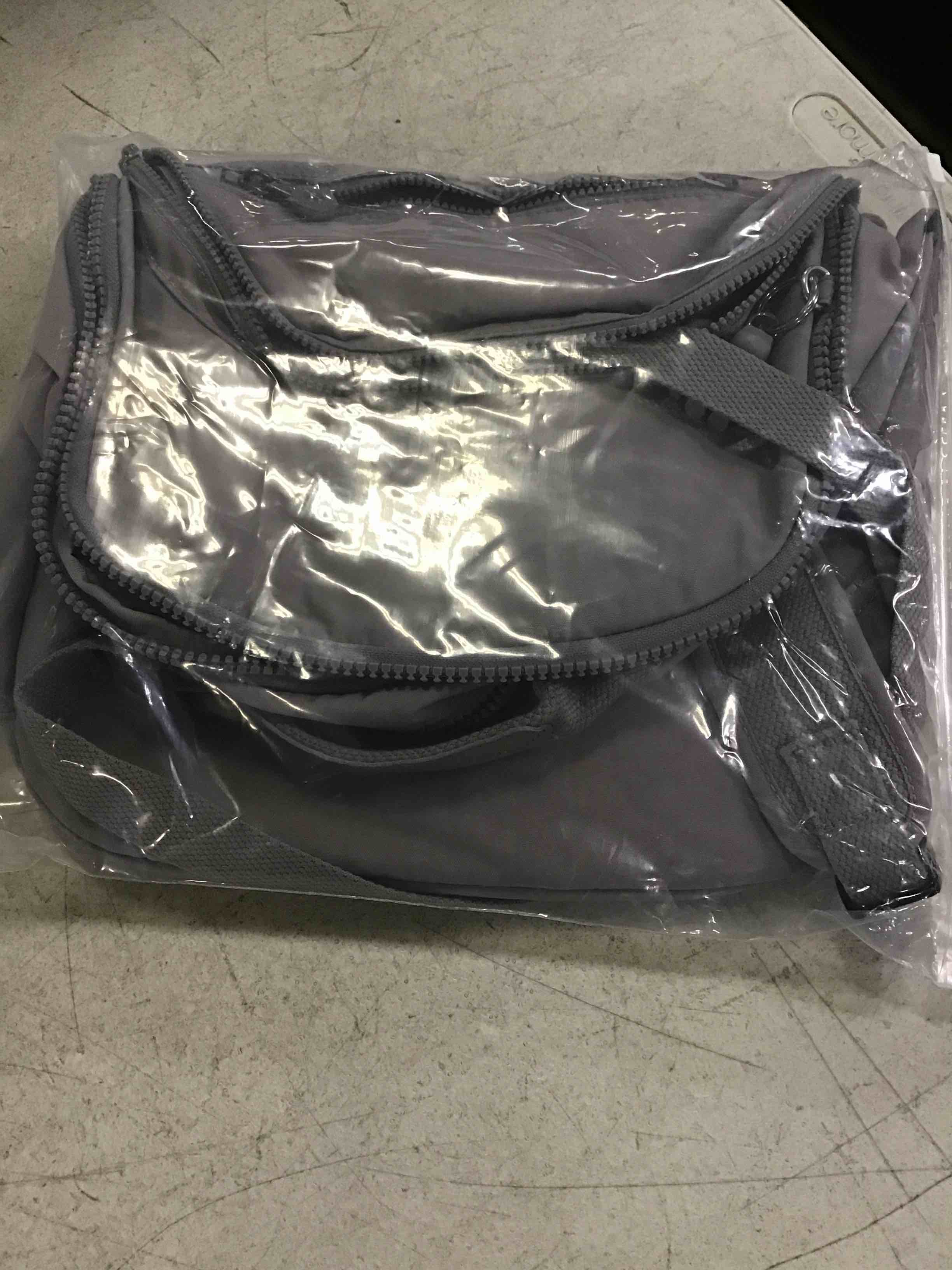 https://s3.amazonaws.com/lotting-images-prod/bidfta/BLU4957766_1695752370067.jpeg