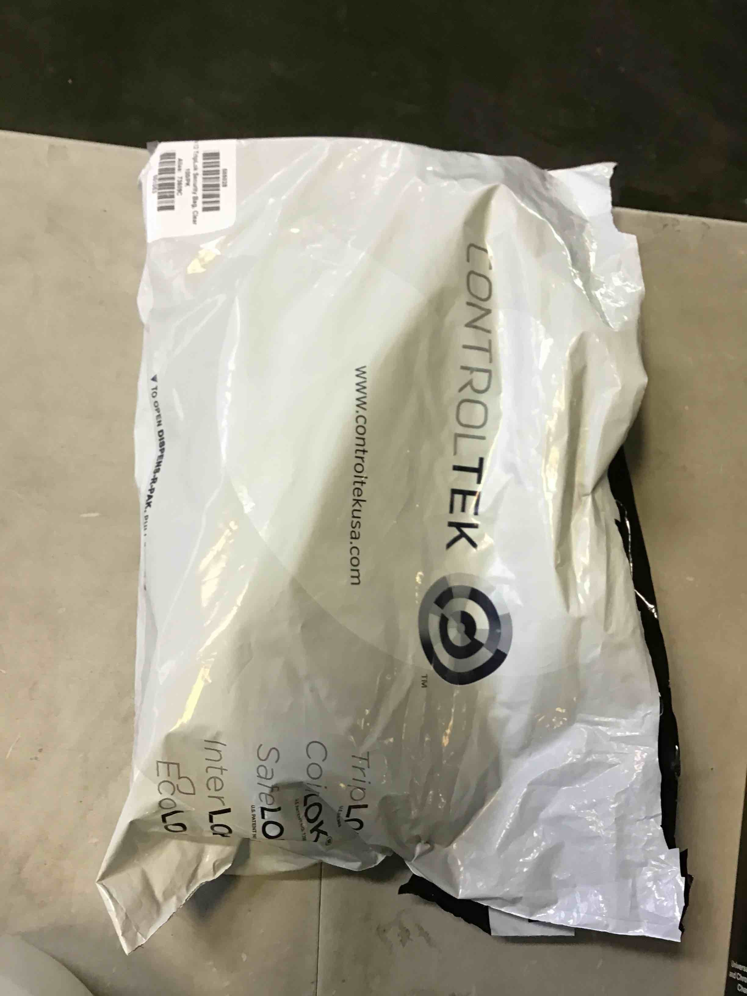 https://s3.amazonaws.com/lotting-images-prod/bidfta/BLU4960124_1694706927763.jpeg