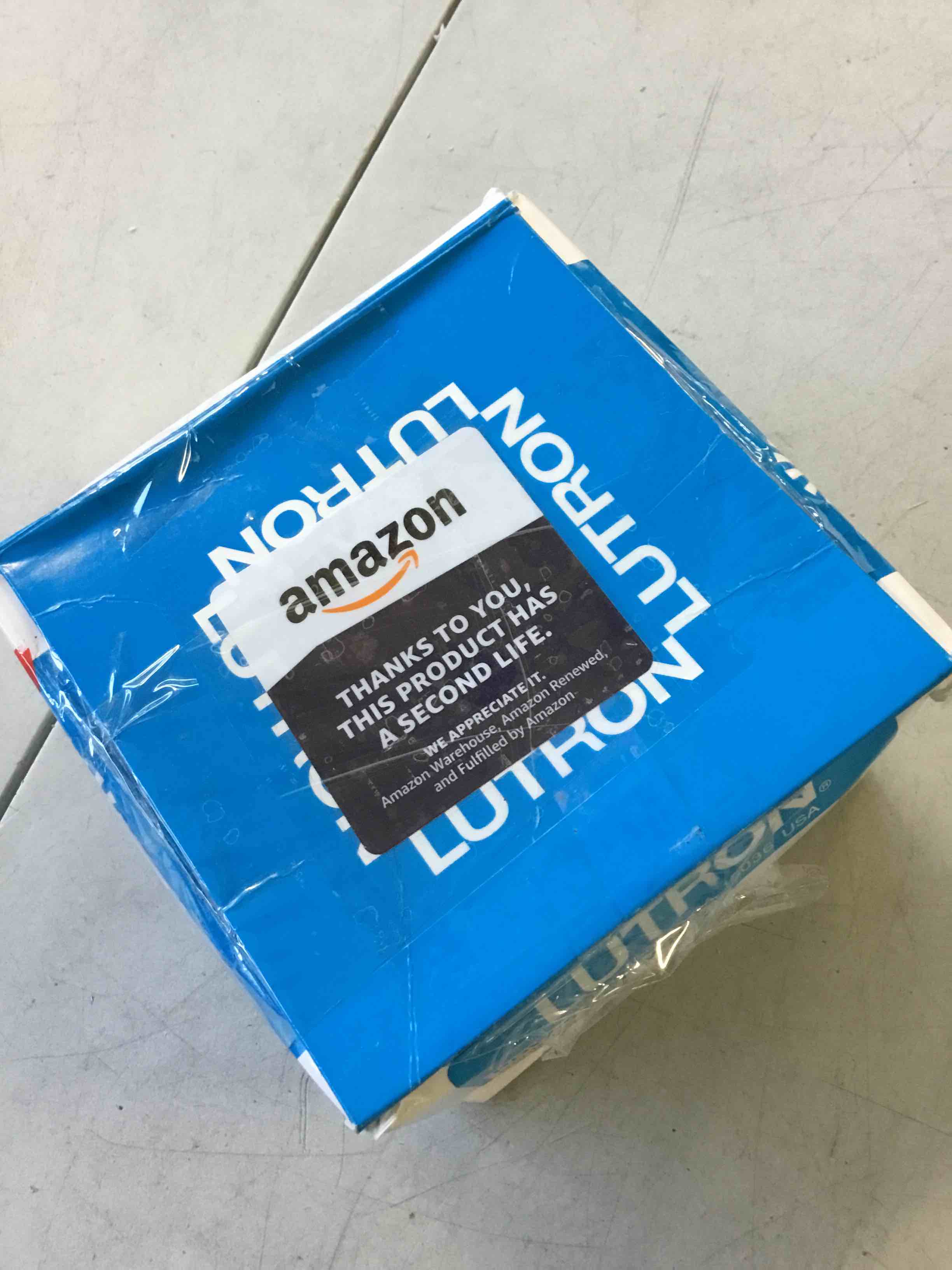 https://s3.amazonaws.com/lotting-images-prod/bidfta/BLU4961069_1694783308928.jpeg