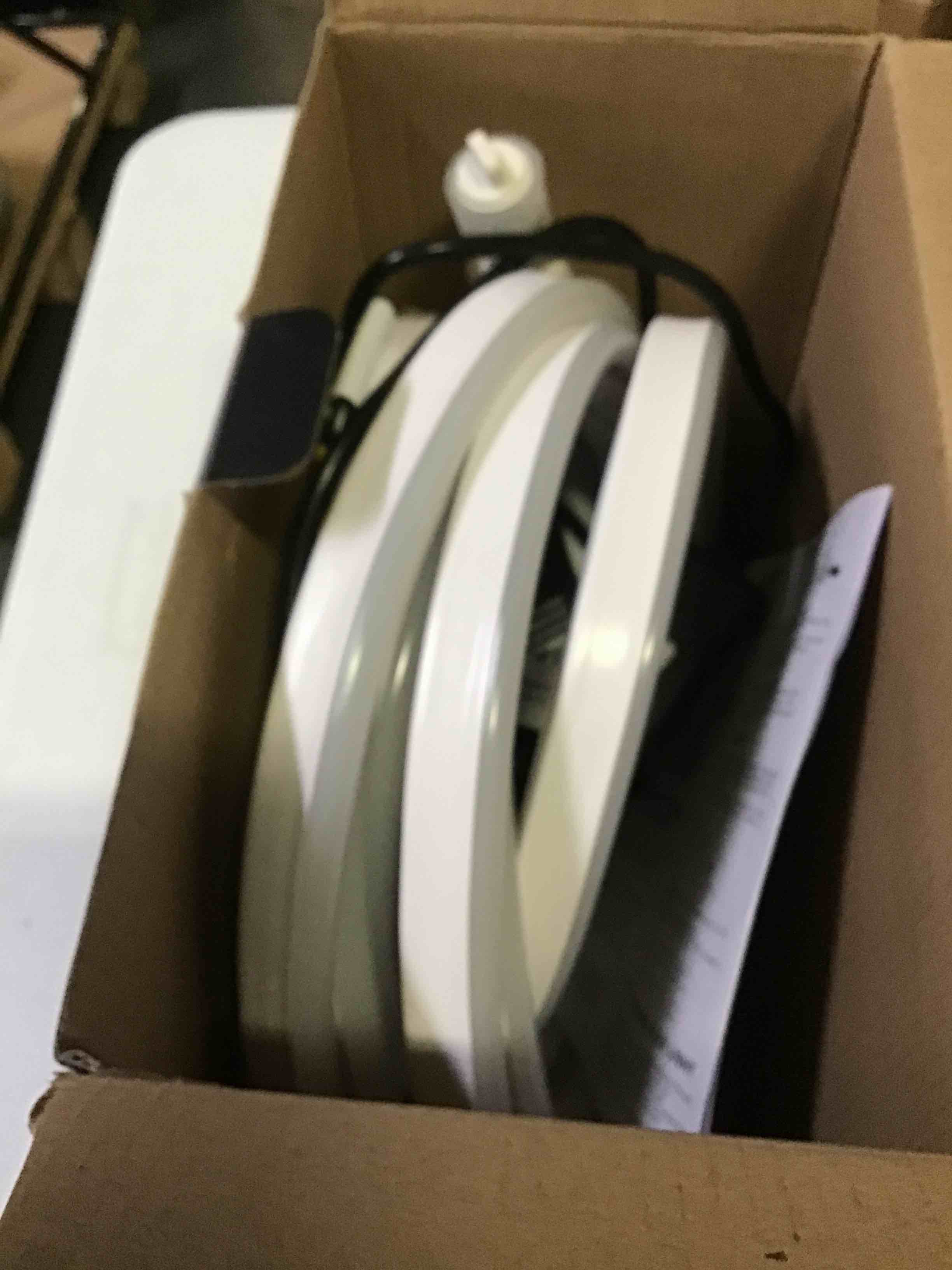 https://s3.amazonaws.com/lotting-images-prod/bidfta/BLU4962506_1695309893246.jpeg