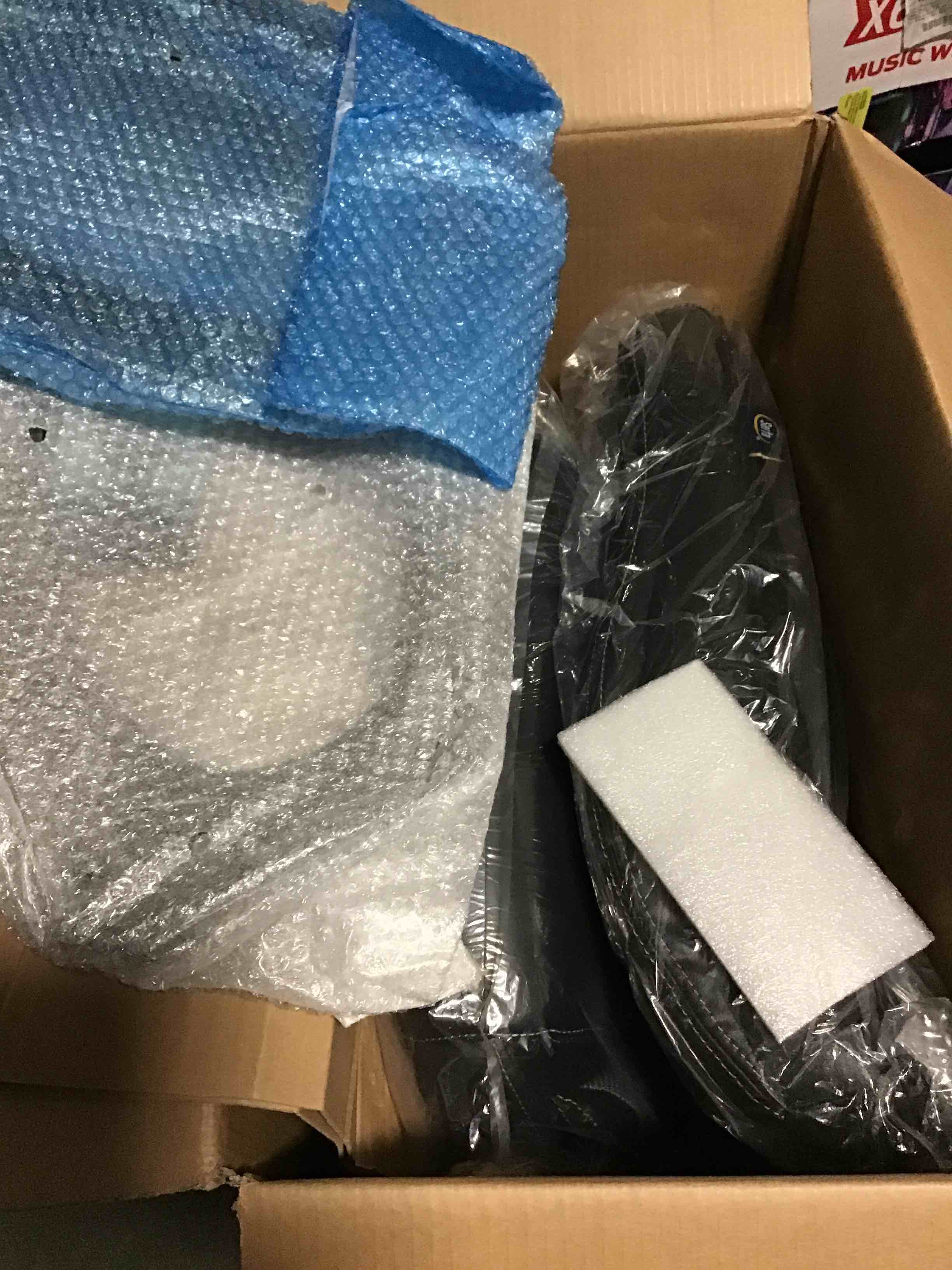 https://s3.amazonaws.com/lotting-images-prod/bidfta/BLU4963014_1695815285877.jpeg