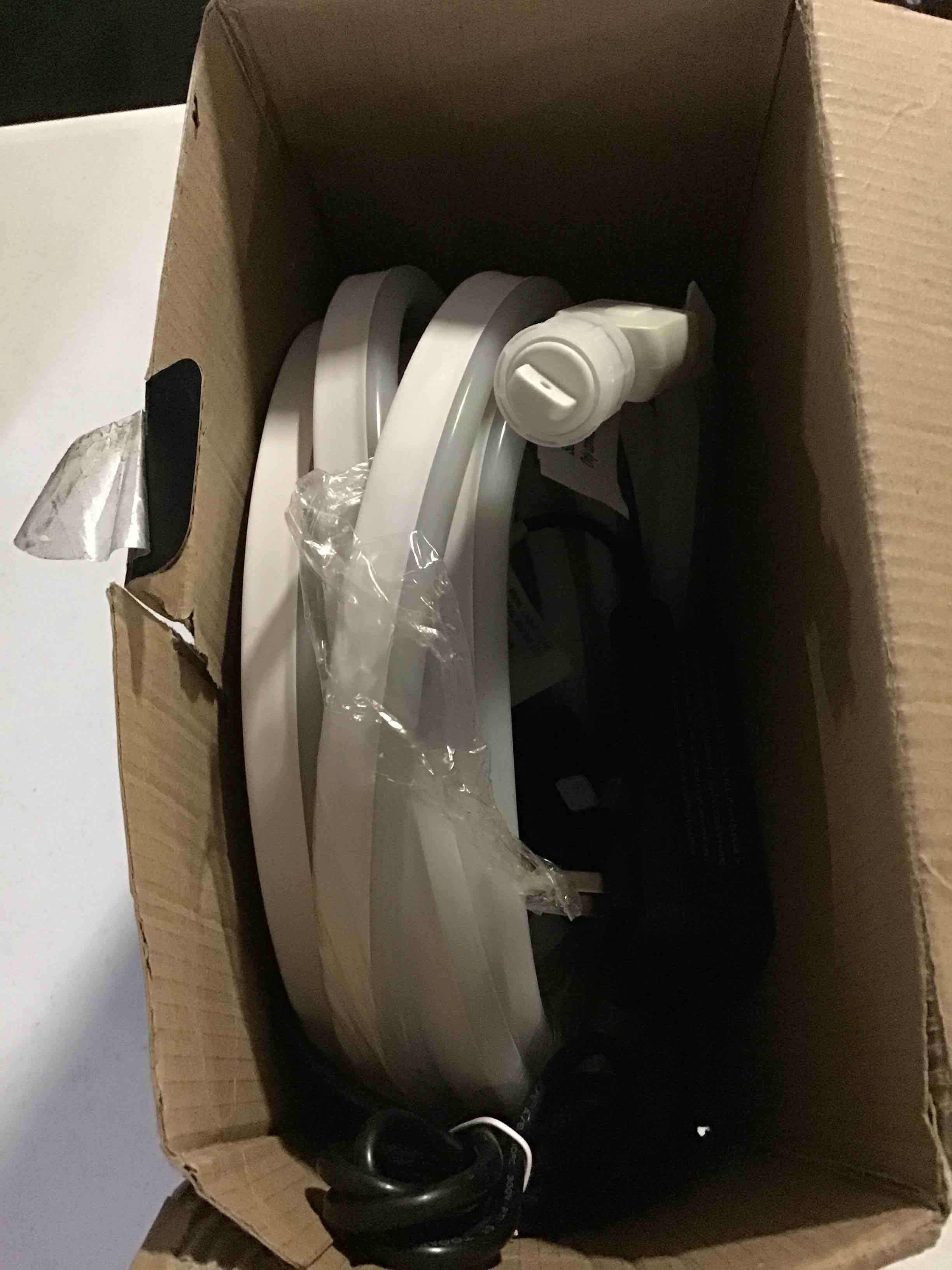 https://s3.amazonaws.com/lotting-images-prod/bidfta/BLU4963904_1696507816496.jpeg