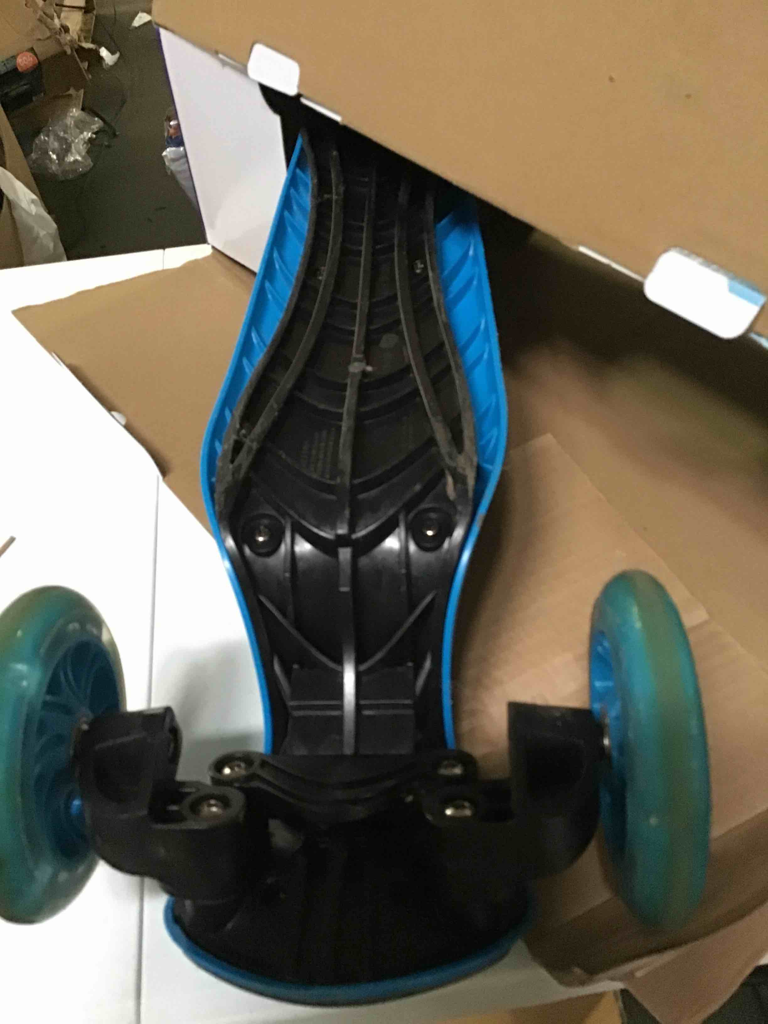 https://s3.amazonaws.com/lotting-images-prod/bidfta/BLU4963929_1696517655986.jpeg