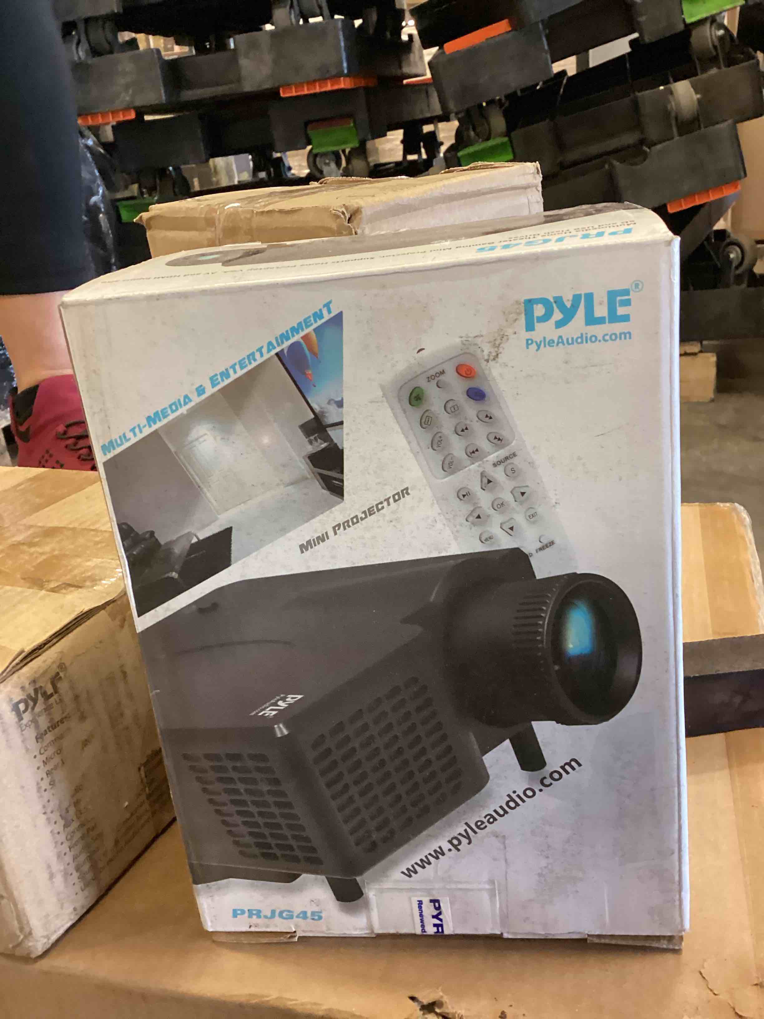 https://s3.amazonaws.com/lotting-images-prod/bidfta/BLU4964867_1690222288693.jpeg