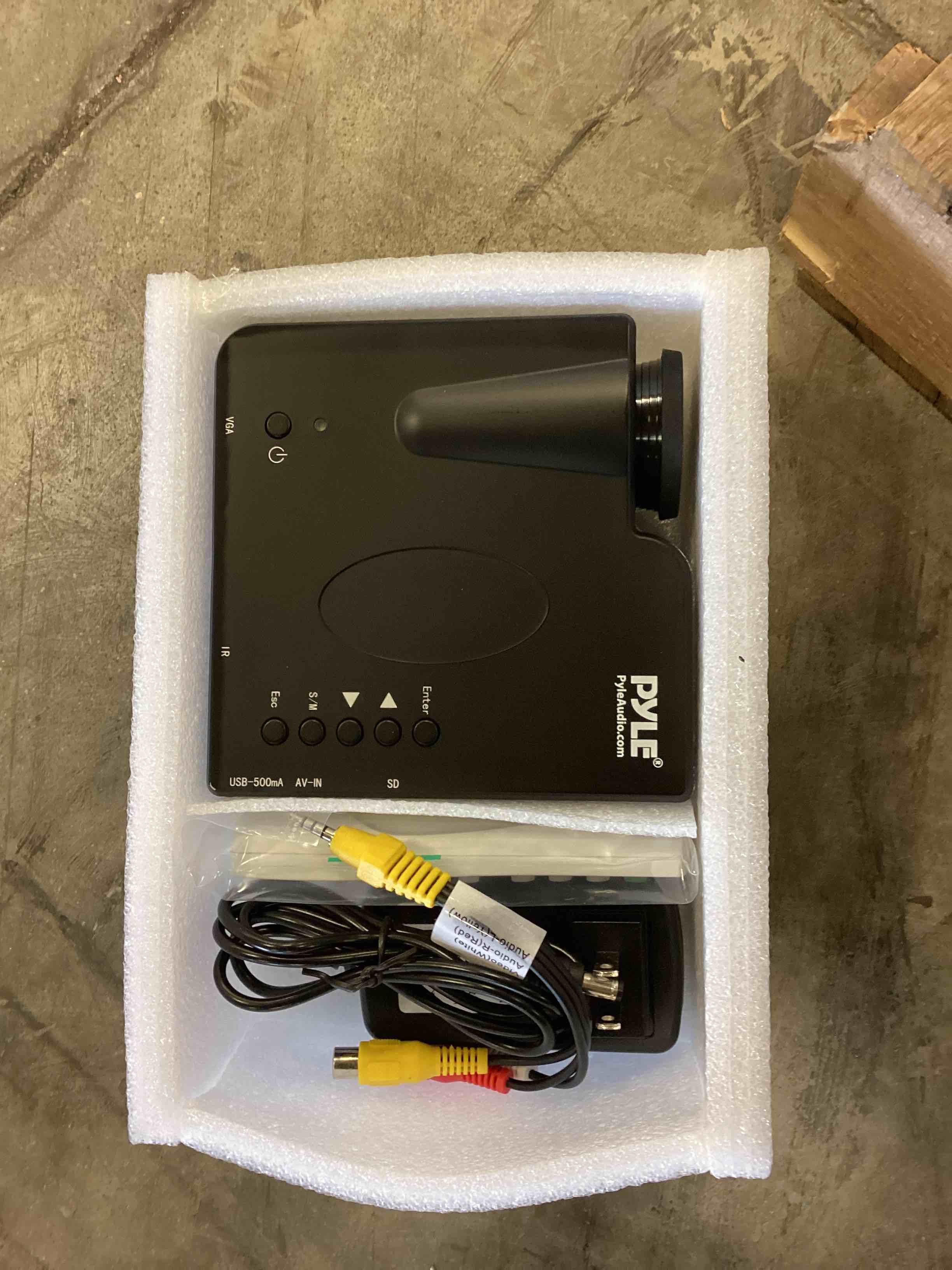 https://s3.amazonaws.com/lotting-images-prod/bidfta/BLU4964867_1690222332740.jpeg