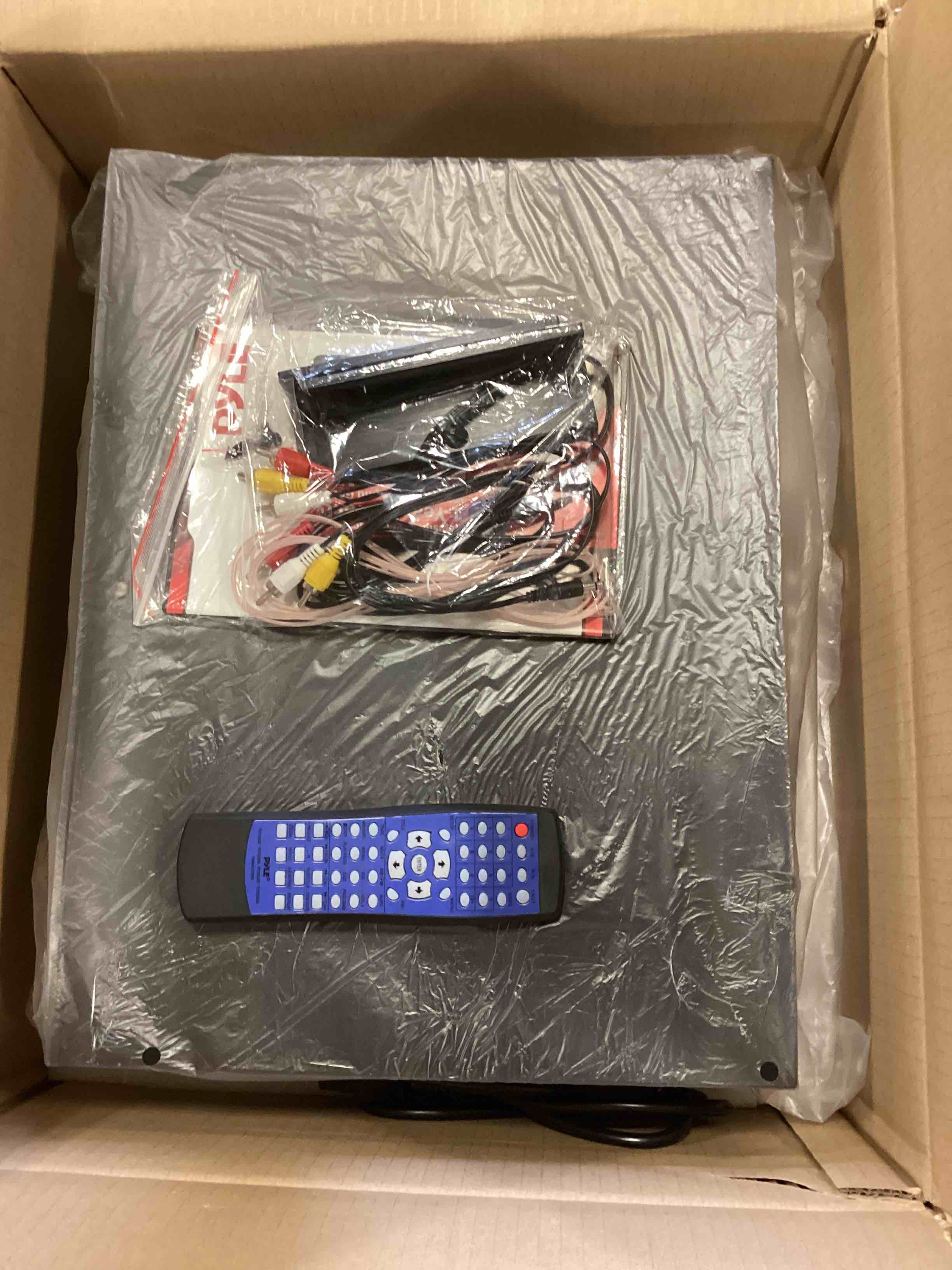 https://s3.amazonaws.com/lotting-images-prod/bidfta/BLU4964868_1690222199350.jpeg