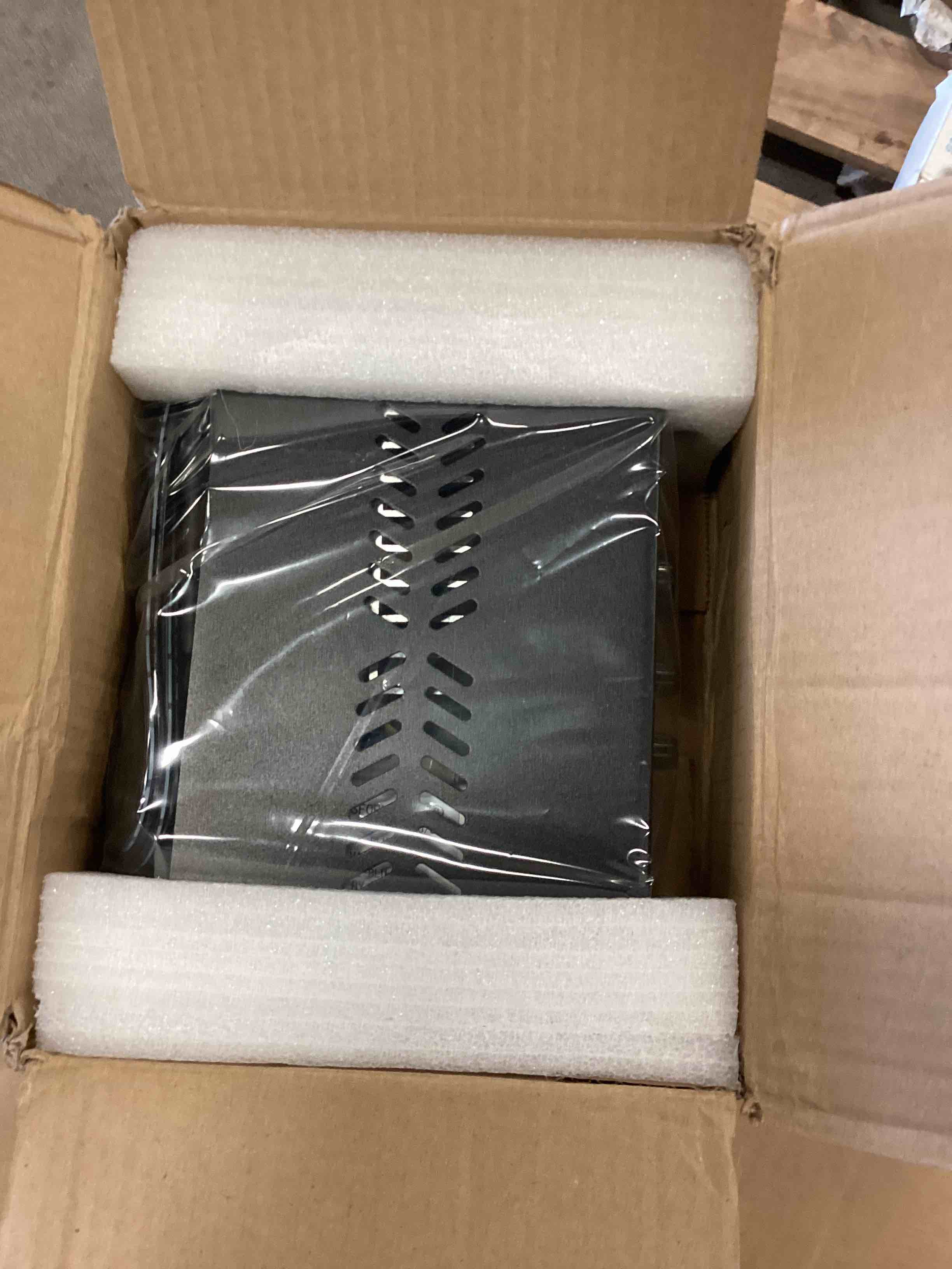 https://s3.amazonaws.com/lotting-images-prod/bidfta/BLU4964870_1690223642409.jpeg