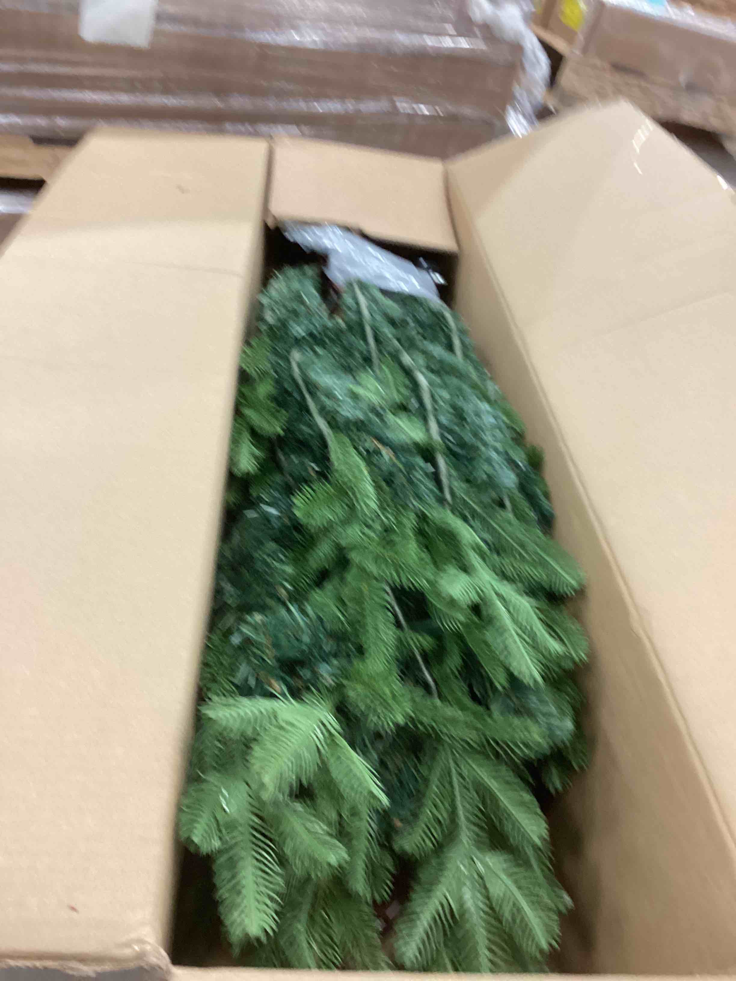 https://s3.amazonaws.com/lotting-images-prod/bidfta/BLU4974261_1702576196559.jpeg