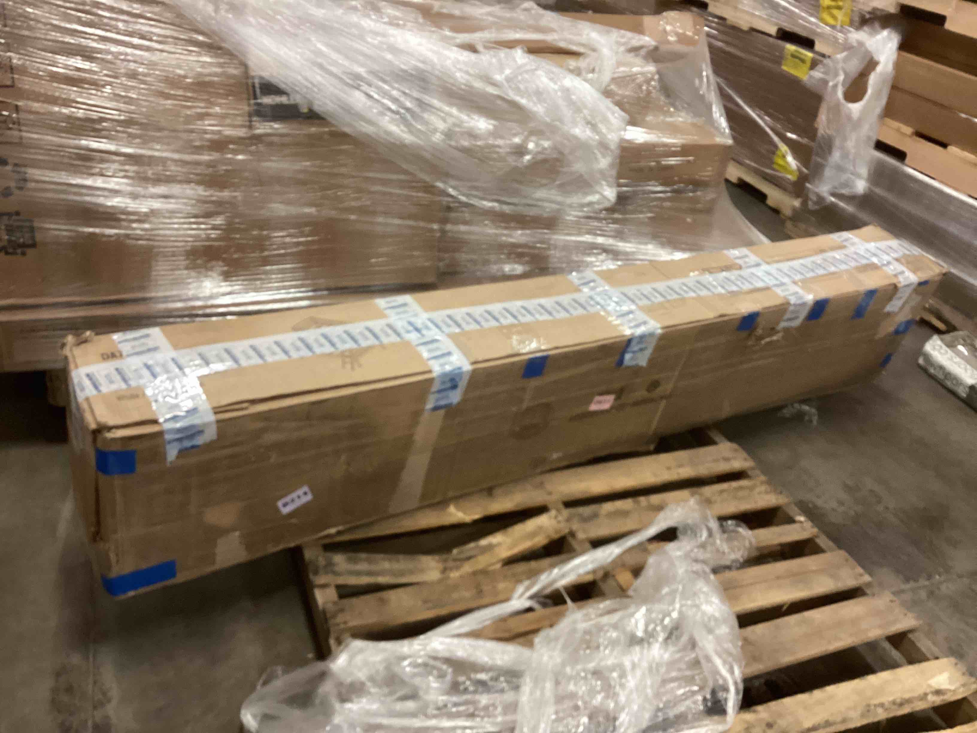 https://s3.amazonaws.com/lotting-images-prod/bidfta/BLU4974306_1702658206387.jpeg