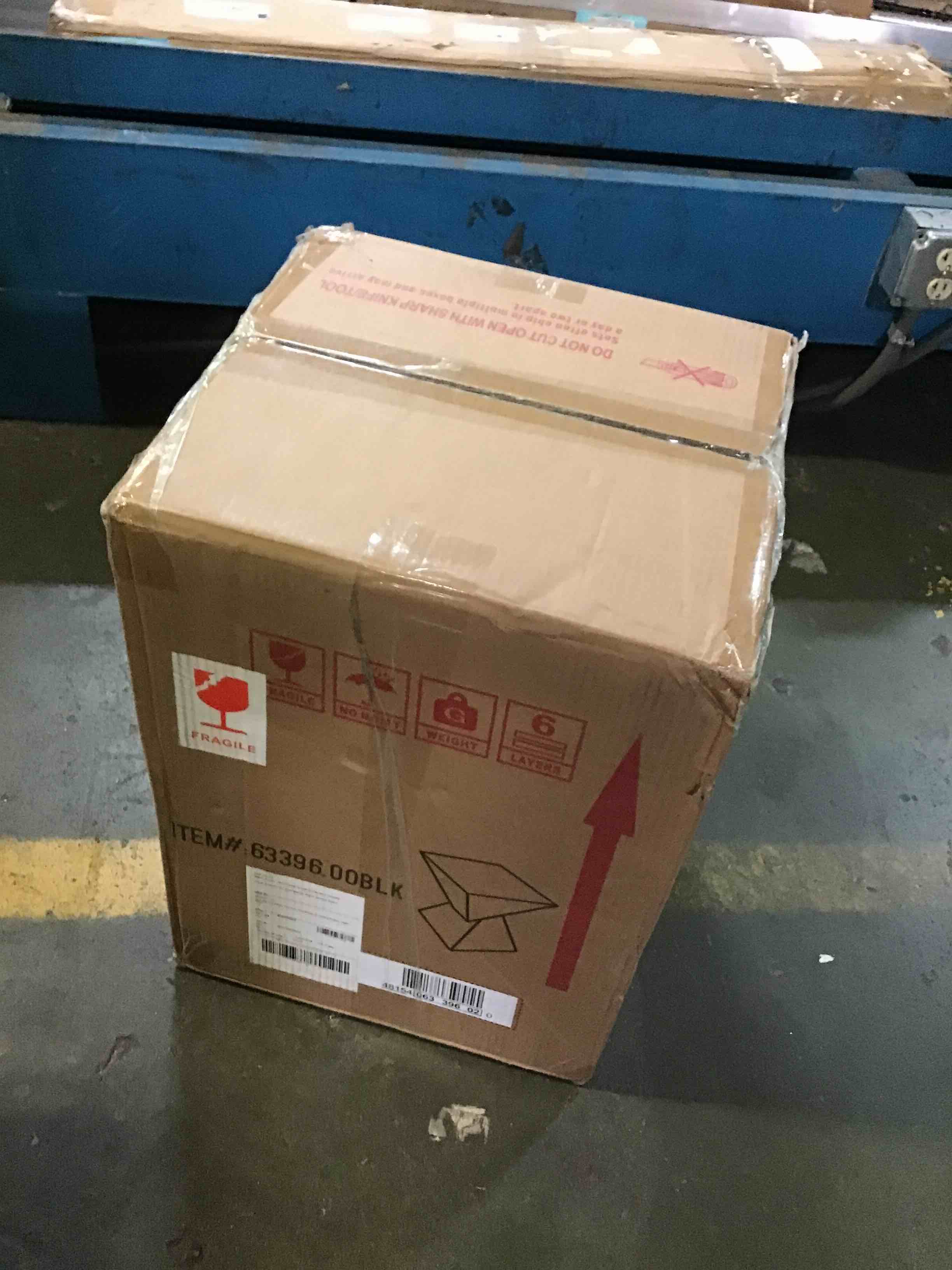 https://s3.amazonaws.com/lotting-images-prod/bidfta/BLU4977445_1685649981199.jpeg