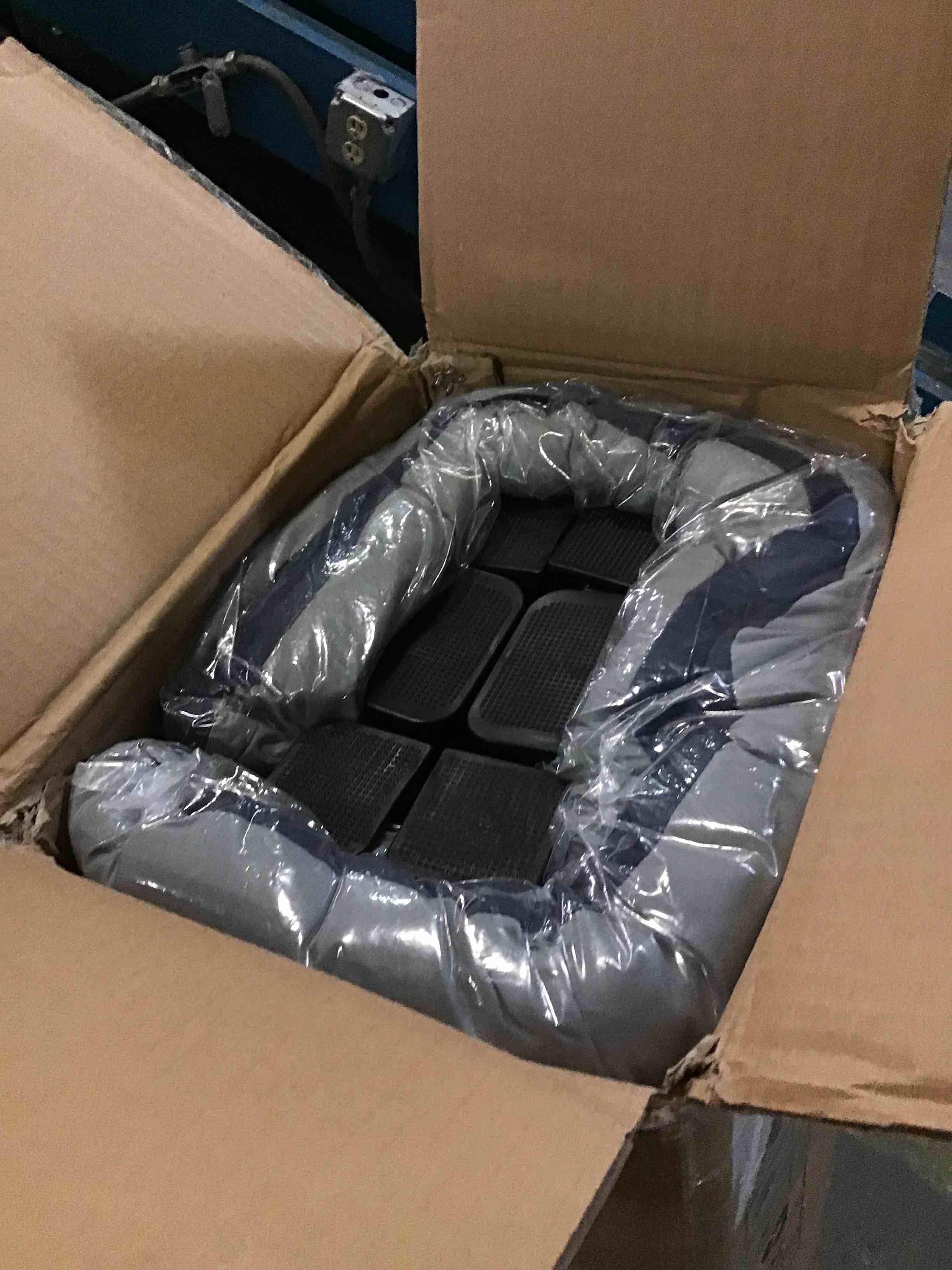 https://s3.amazonaws.com/lotting-images-prod/bidfta/BLU4977737_1685792790561.jpeg