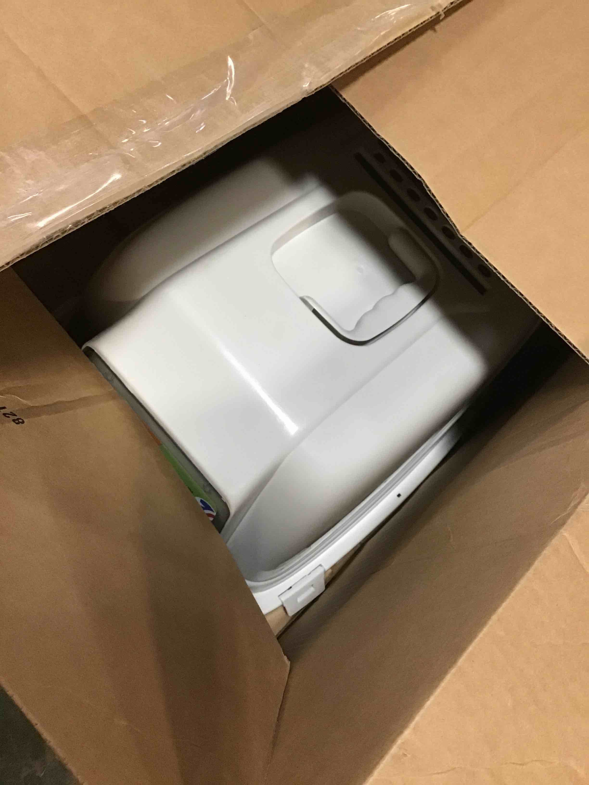 https://s3.amazonaws.com/lotting-images-prod/bidfta/BLU4986707_1685701890836.jpeg