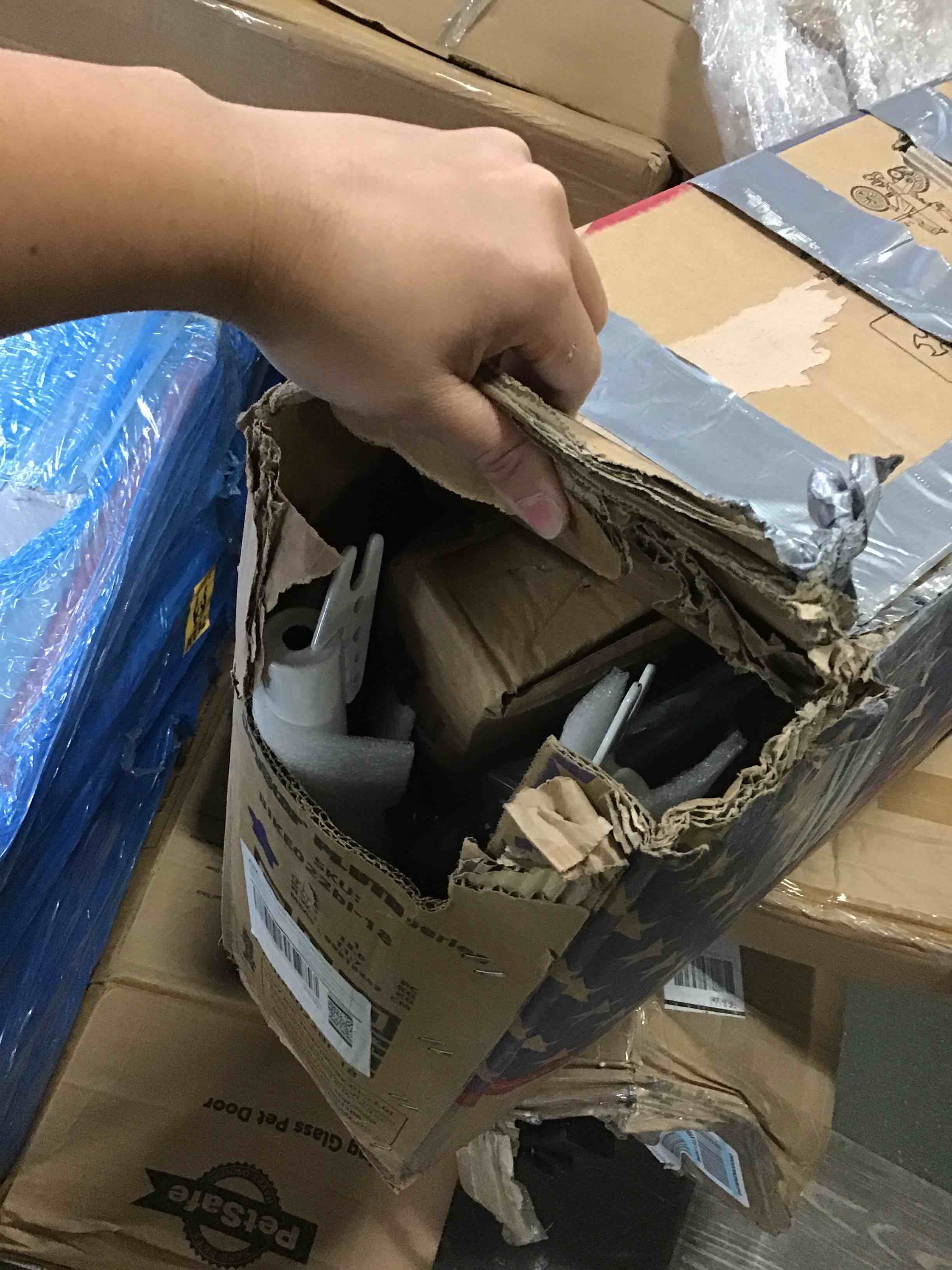 https://s3.amazonaws.com/lotting-images-prod/bidfta/BLU4987542_1686155404876.jpeg