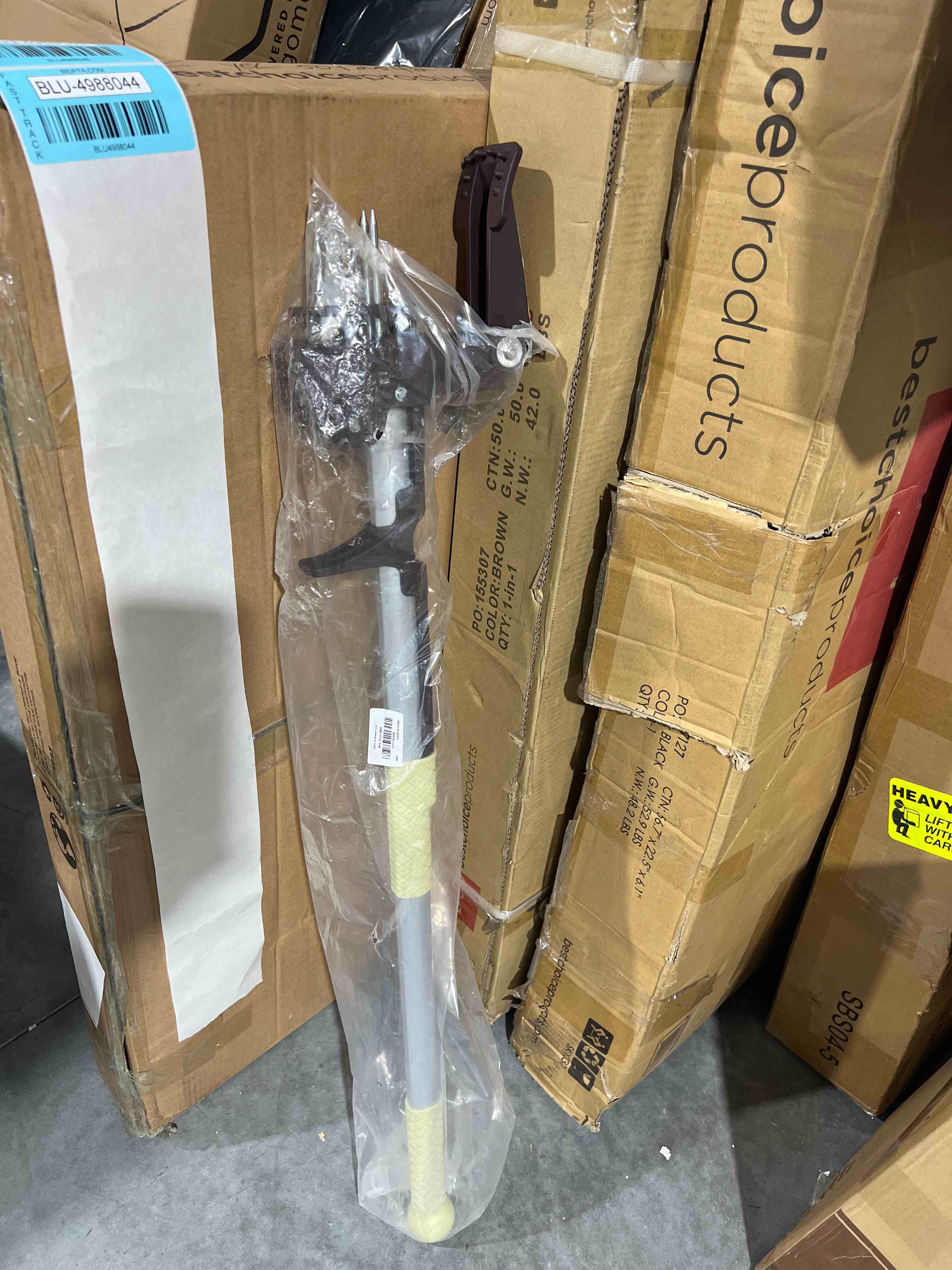 https://s3.amazonaws.com/lotting-images-prod/bidfta/BLU4988044_1693782531838.jpeg