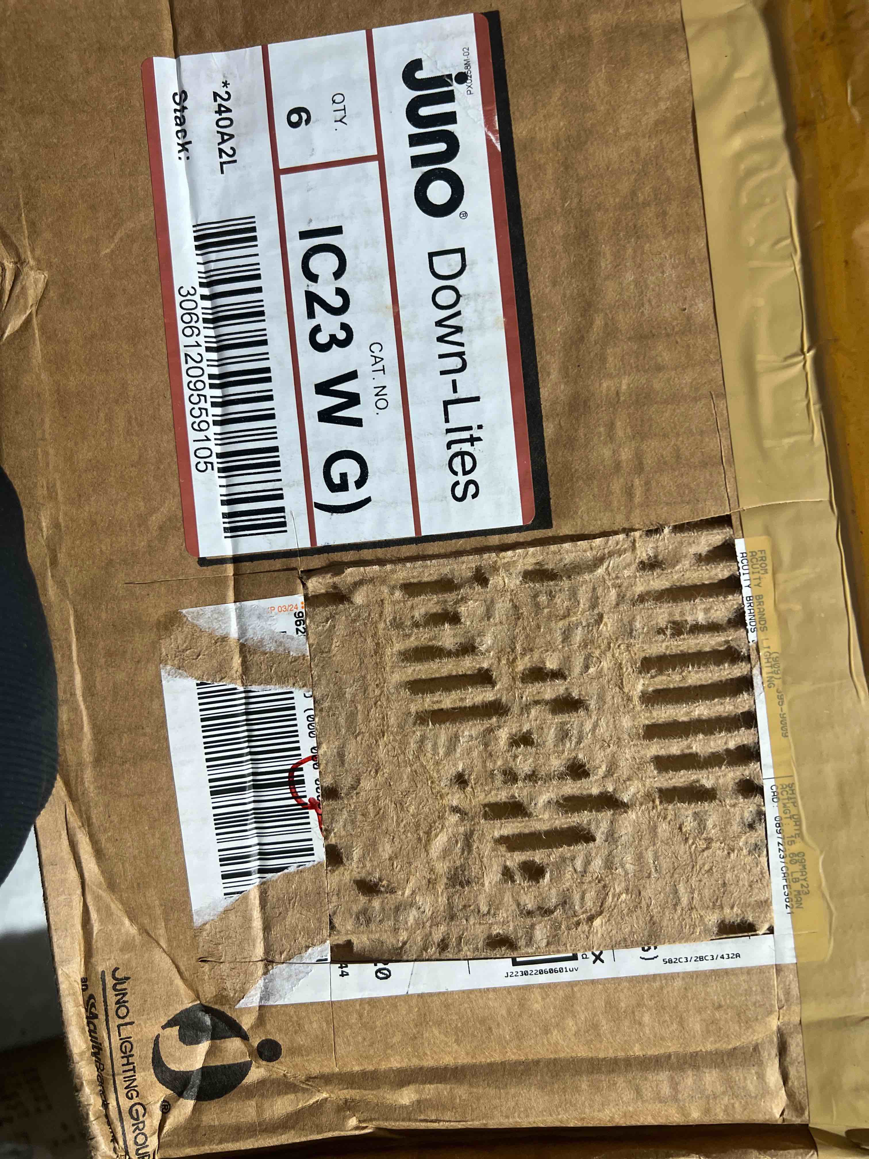 https://s3.amazonaws.com/lotting-images-prod/bidfta/BLU4988233_1694711237428.jpeg