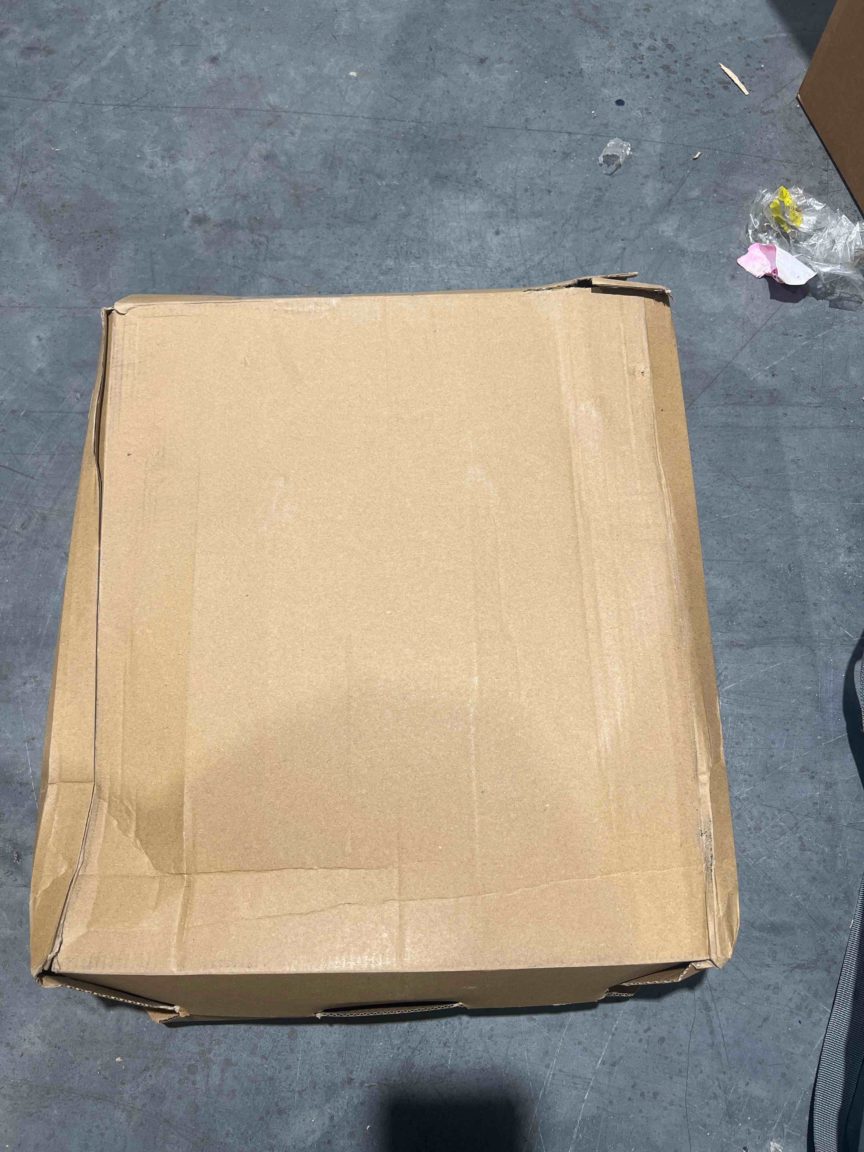 https://s3.amazonaws.com/lotting-images-prod/bidfta/BLU4988749_1698857534733.jpeg