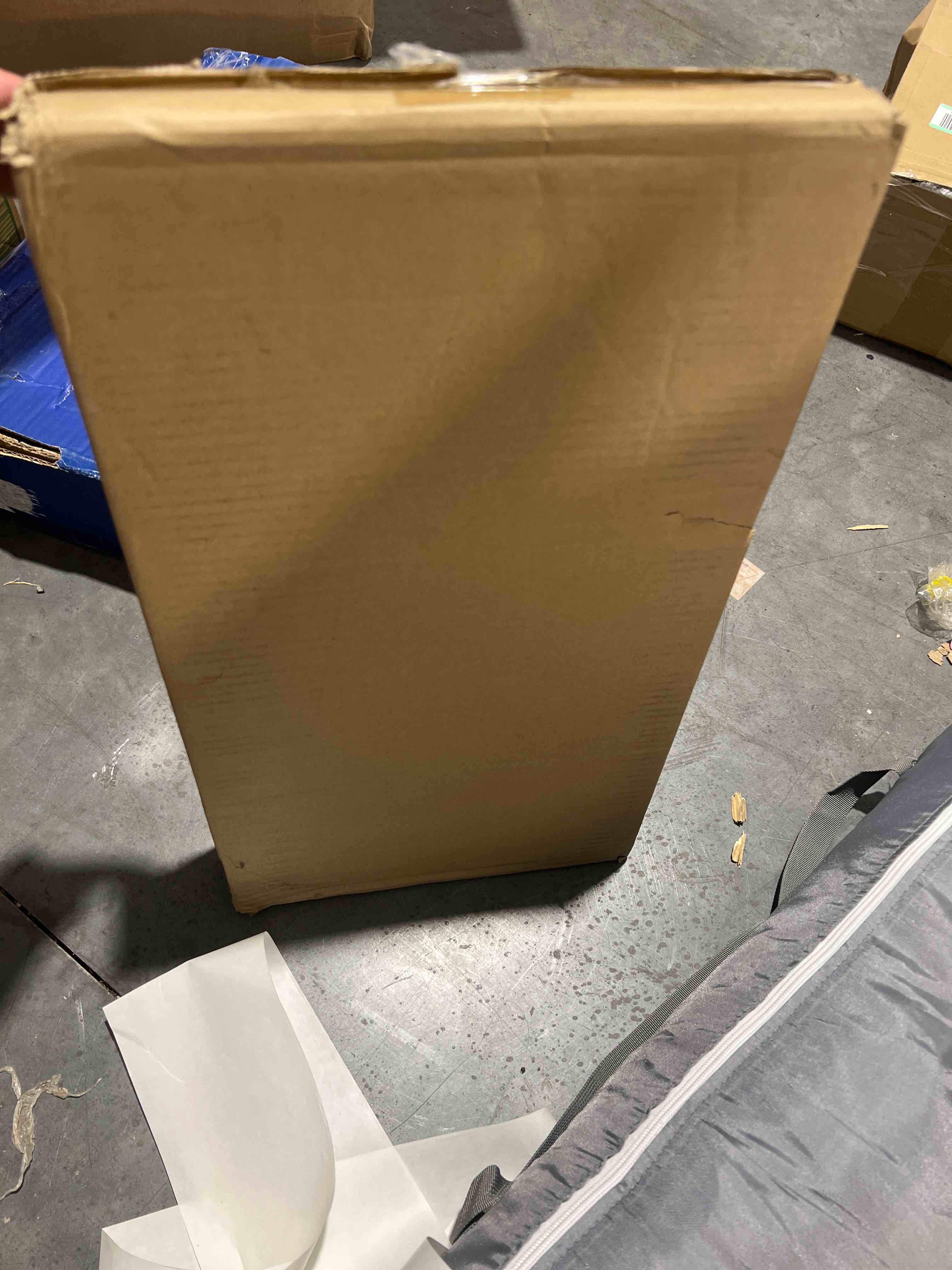 https://s3.amazonaws.com/lotting-images-prod/bidfta/BLU4988758_1698859731866.jpeg