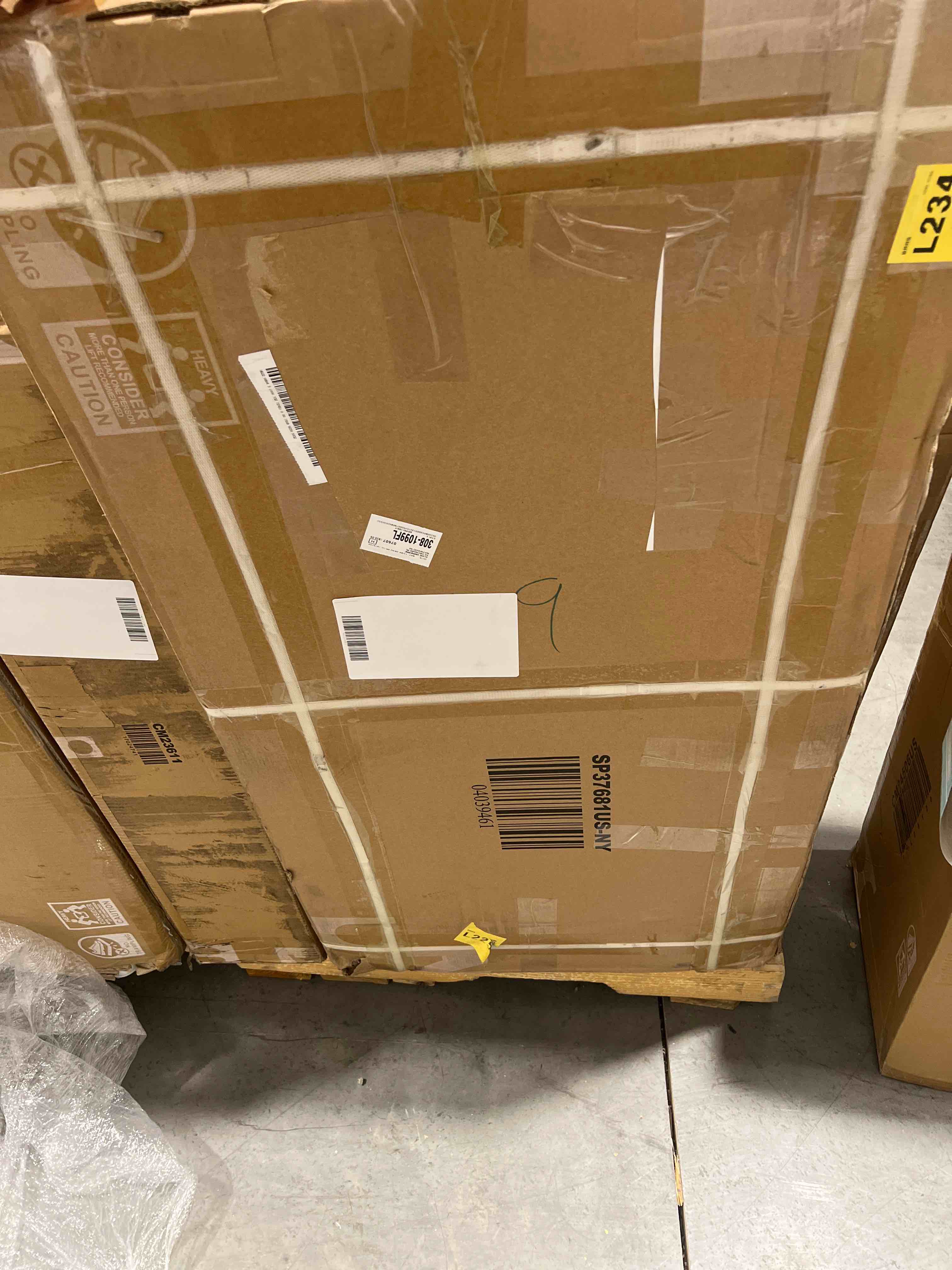 https://s3.amazonaws.com/lotting-images-prod/bidfta/BLU4989345_1701194986157.jpeg