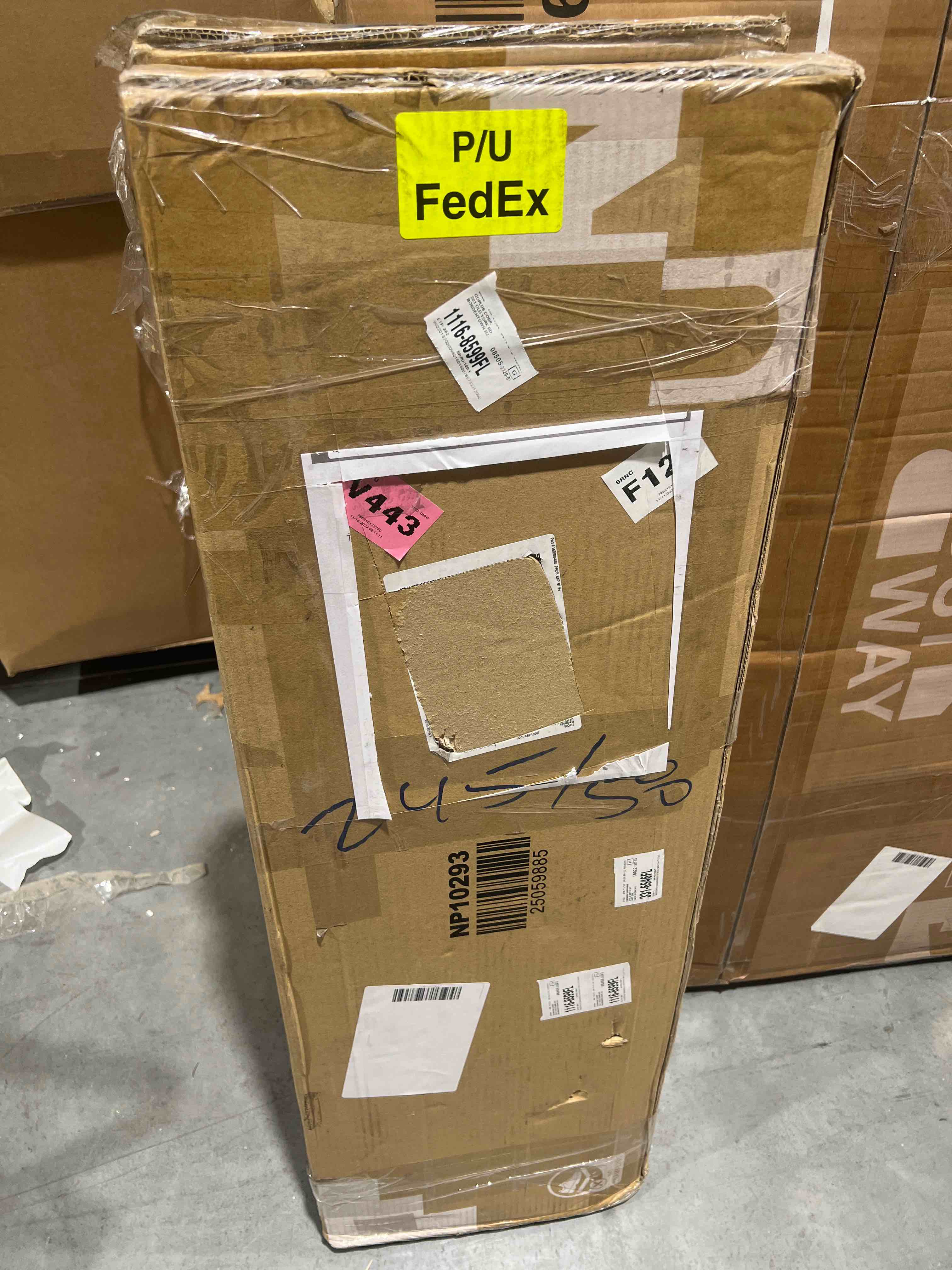 https://s3.amazonaws.com/lotting-images-prod/bidfta/BLU4989357_1701217953471.jpeg