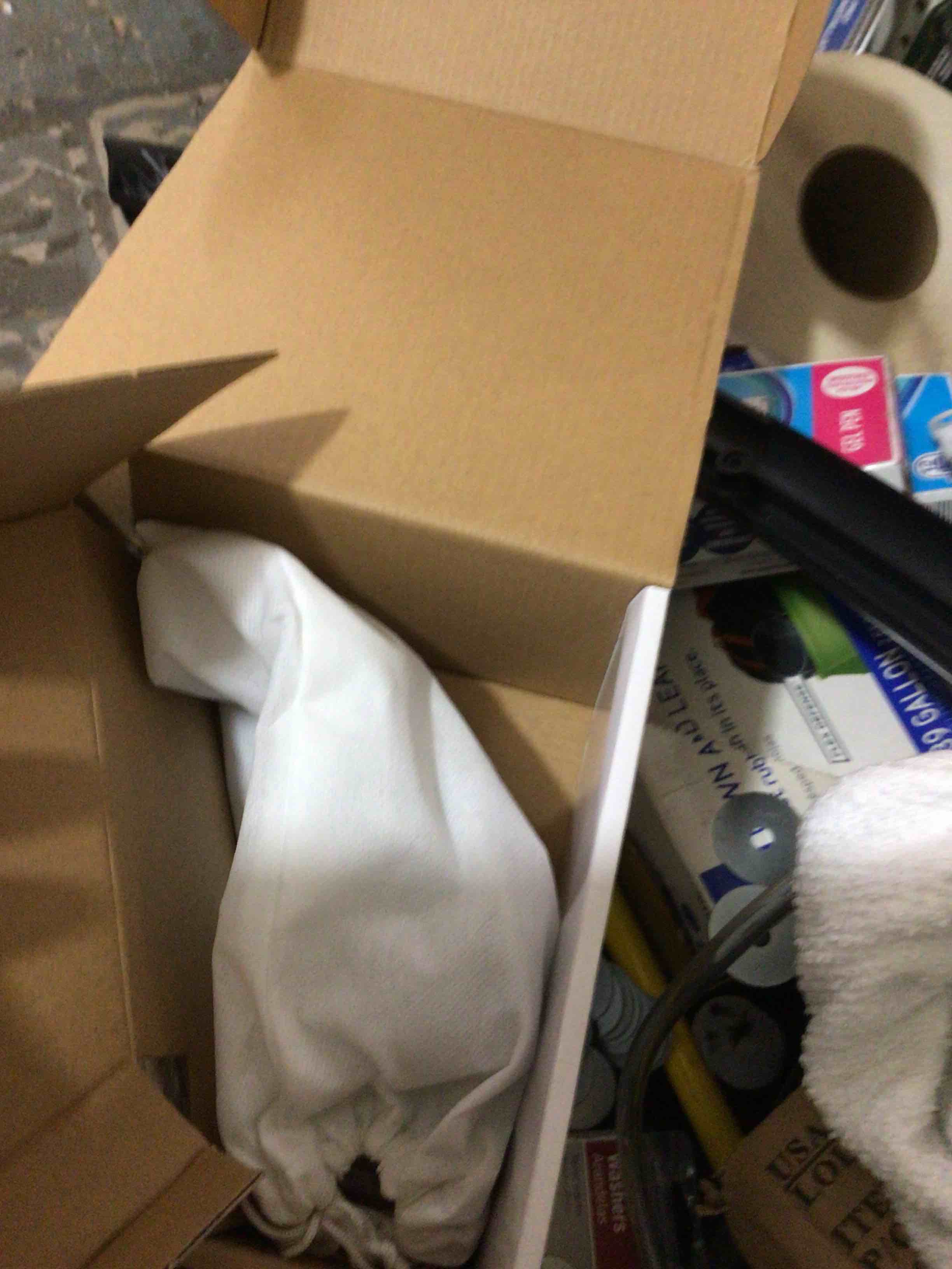 https://s3.amazonaws.com/lotting-images-prod/bidfta/BLU4989503_1697133142340.jpeg