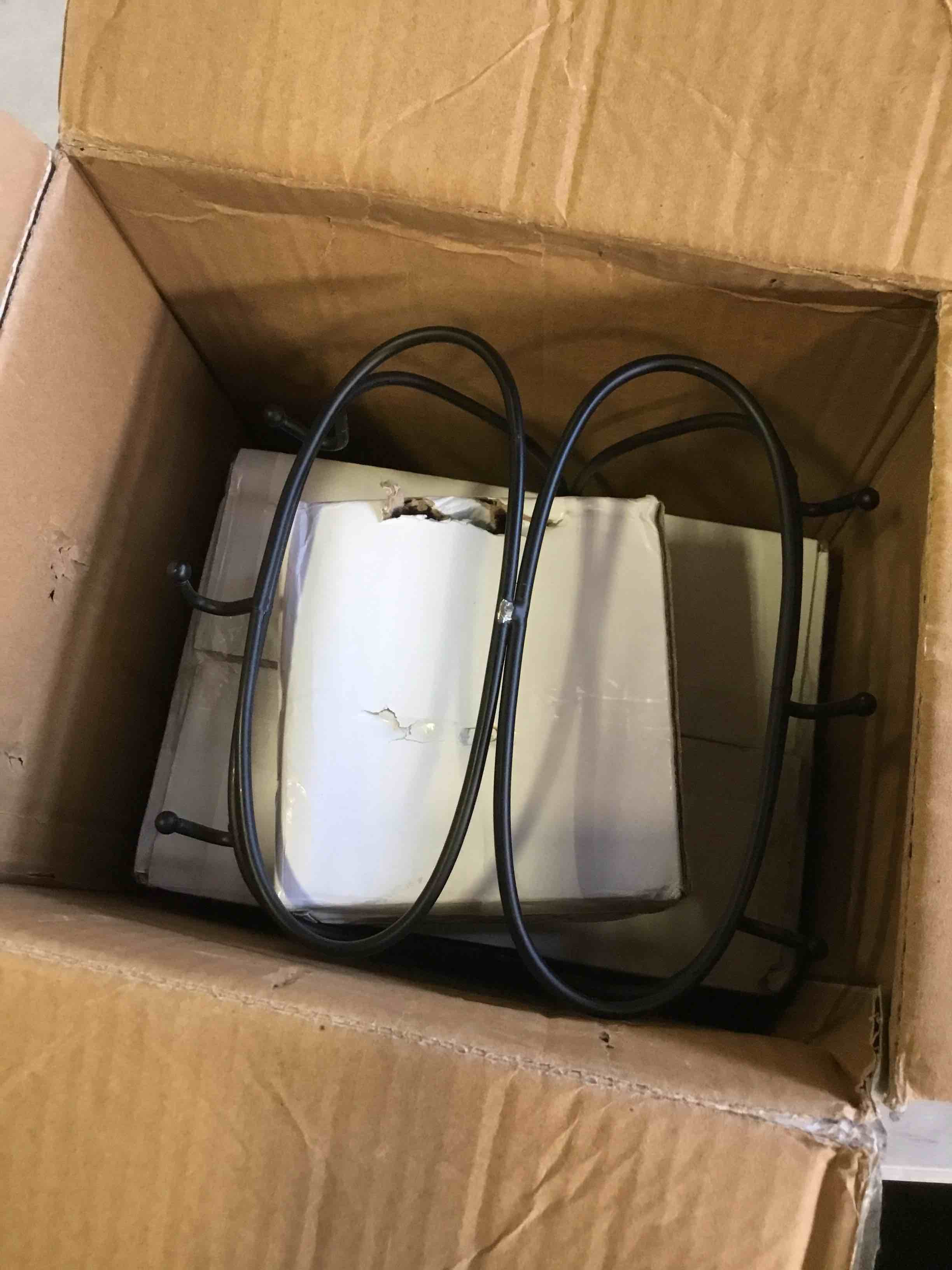 https://s3.amazonaws.com/lotting-images-prod/bidfta/BLU4992490_1692102532576.jpeg