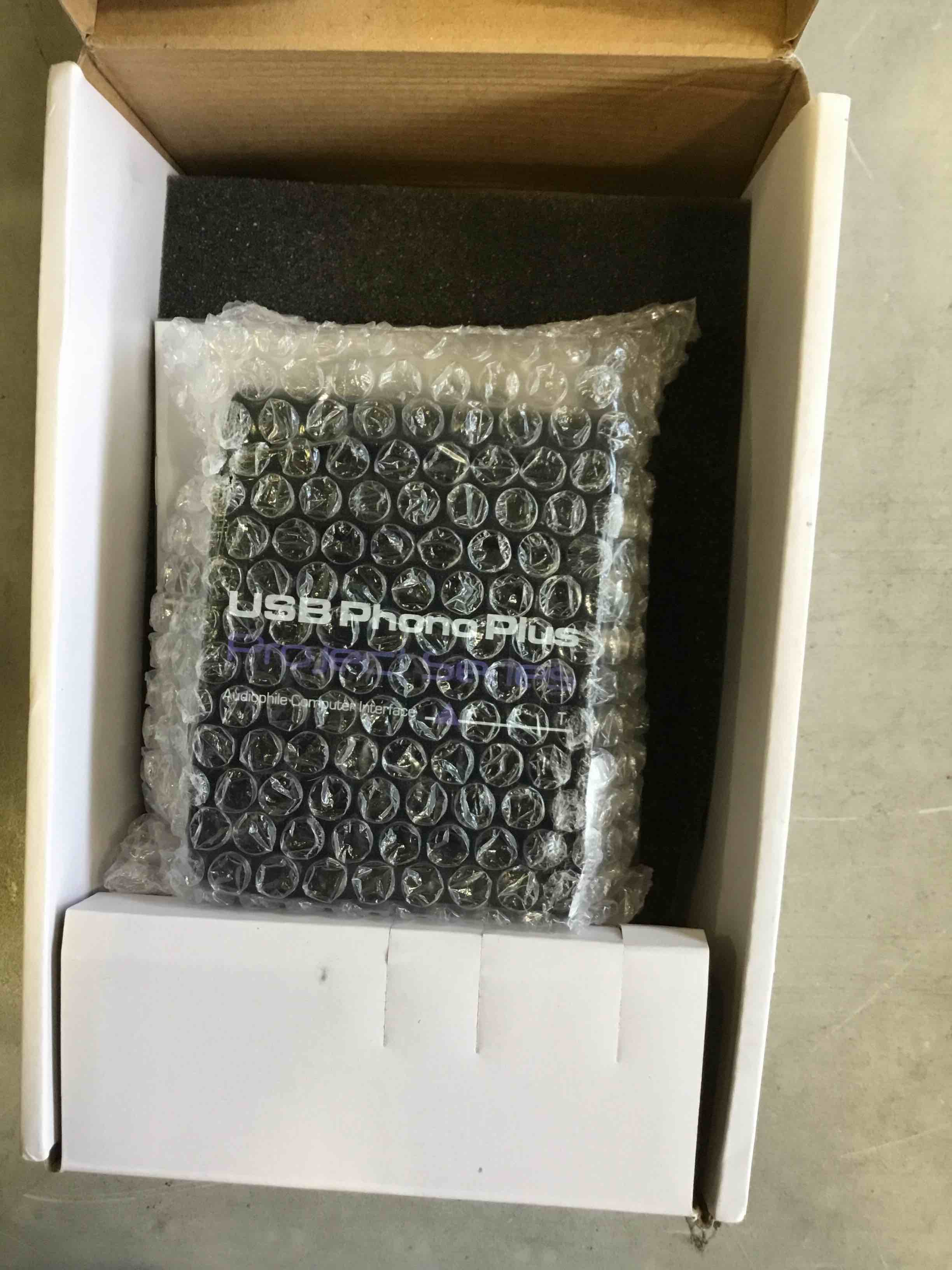 https://s3.amazonaws.com/lotting-images-prod/bidfta/BLU4992839_1692192057299.jpeg