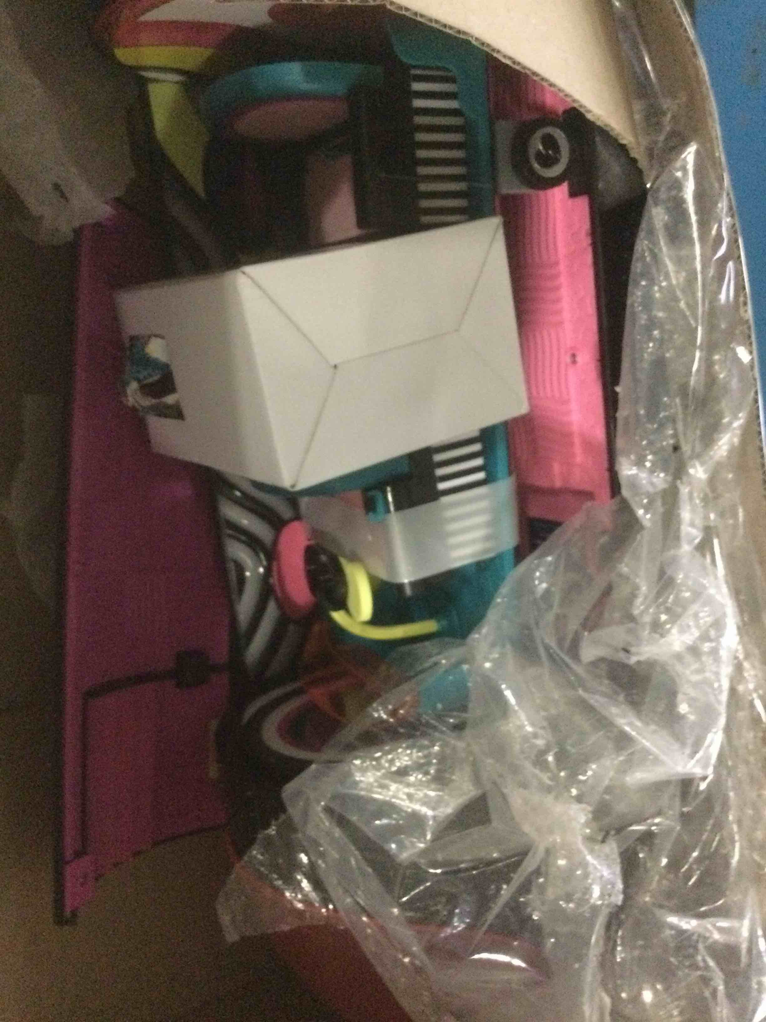 https://s3.amazonaws.com/lotting-images-prod/bidfta/BLU4996119_1691842263879.jpeg