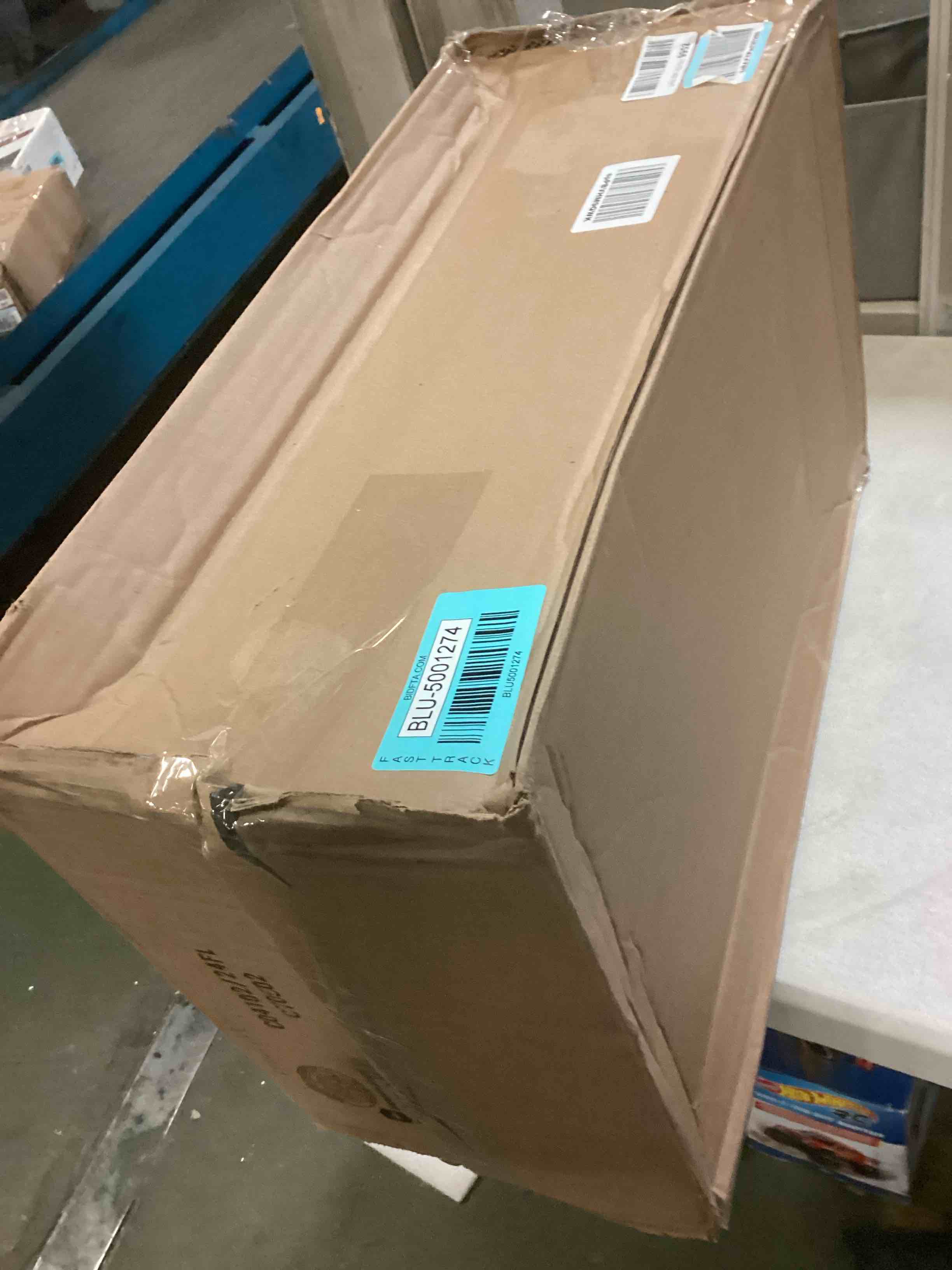 https://s3.amazonaws.com/lotting-images-prod/bidfta/BLU5001274_1702674727463.jpeg