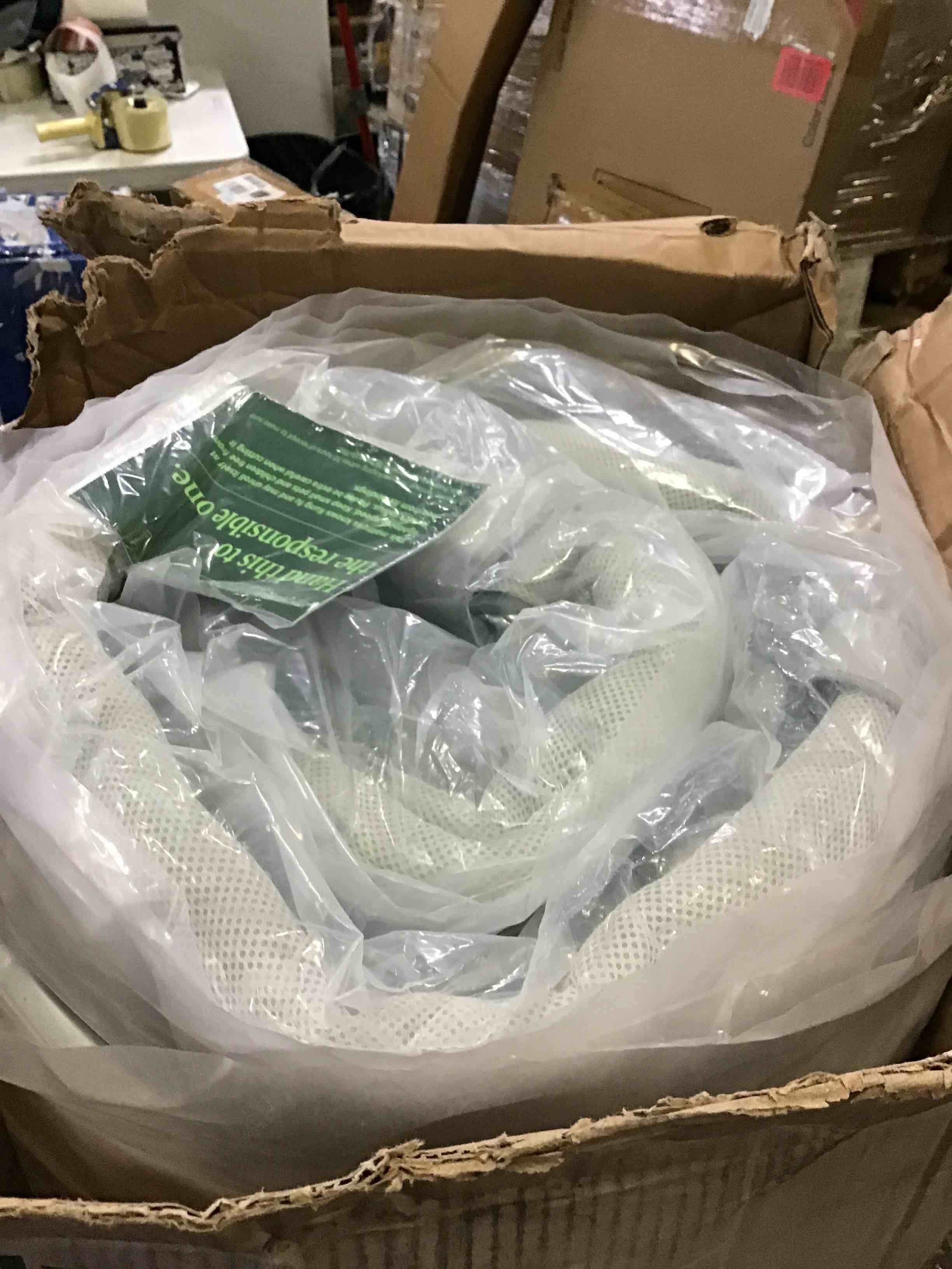 https://s3.amazonaws.com/lotting-images-prod/bidfta/BLU5003826_1694024174391.jpeg