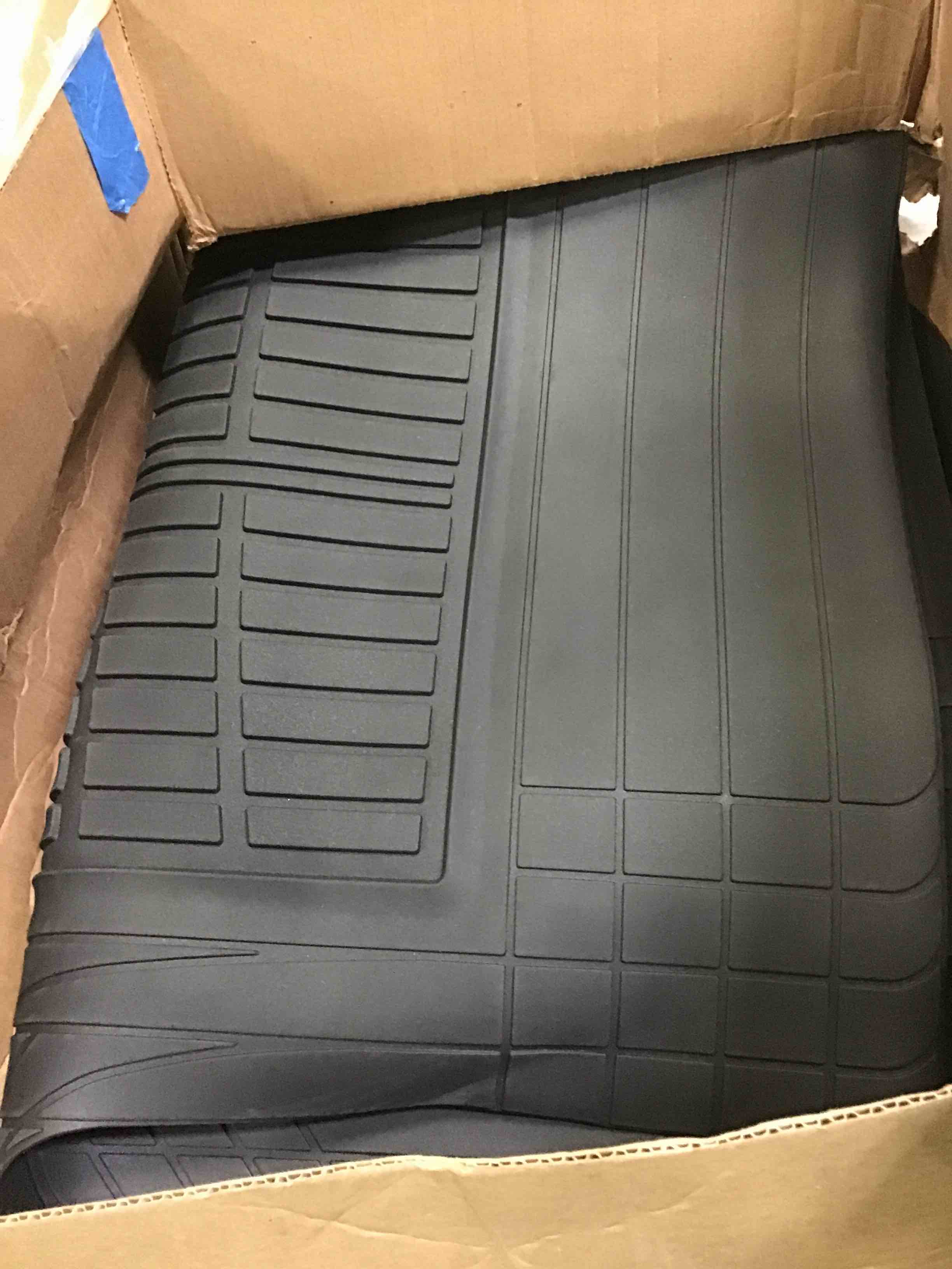 https://s3.amazonaws.com/lotting-images-prod/bidfta/BLU5004142_1694273876806.jpeg