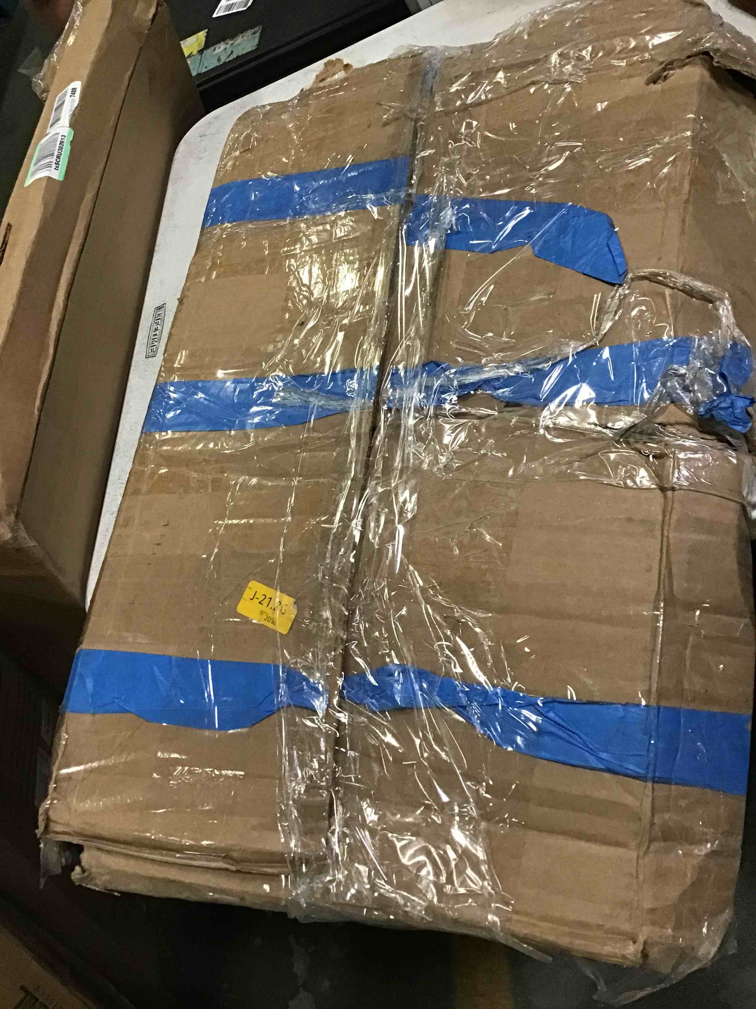 https://s3.amazonaws.com/lotting-images-prod/bidfta/BLU5004142_1694273916641.jpeg