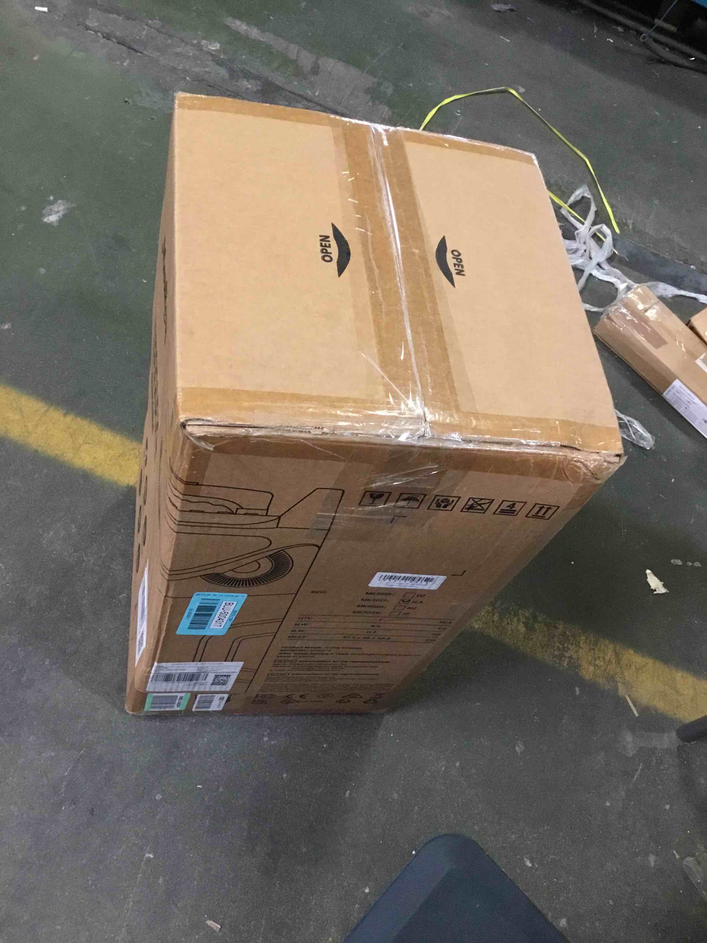https://s3.amazonaws.com/lotting-images-prod/bidfta/BLU5004317_1694715931139.jpeg