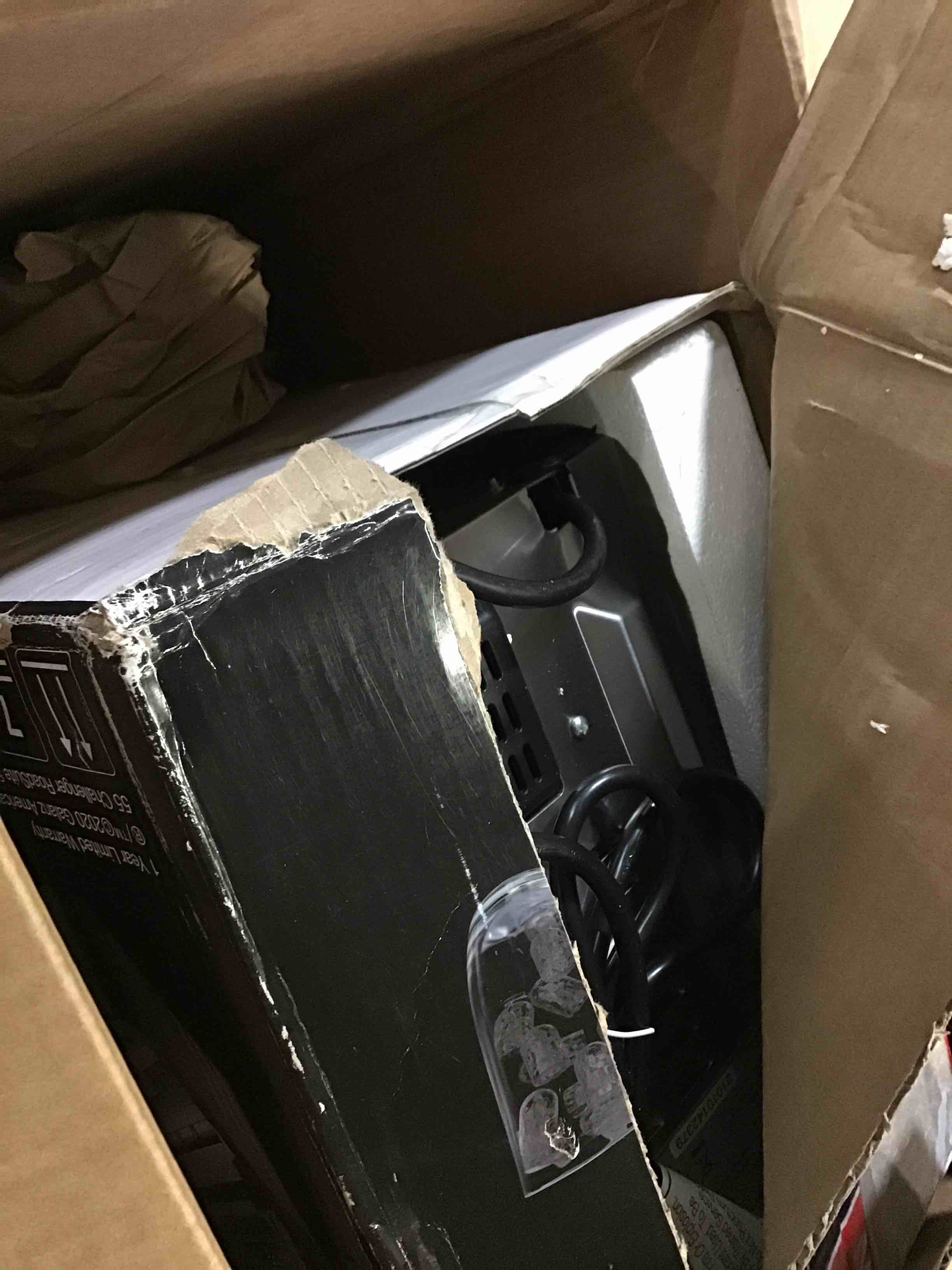 https://s3.amazonaws.com/lotting-images-prod/bidfta/BLU5007871_1693049932403.jpeg