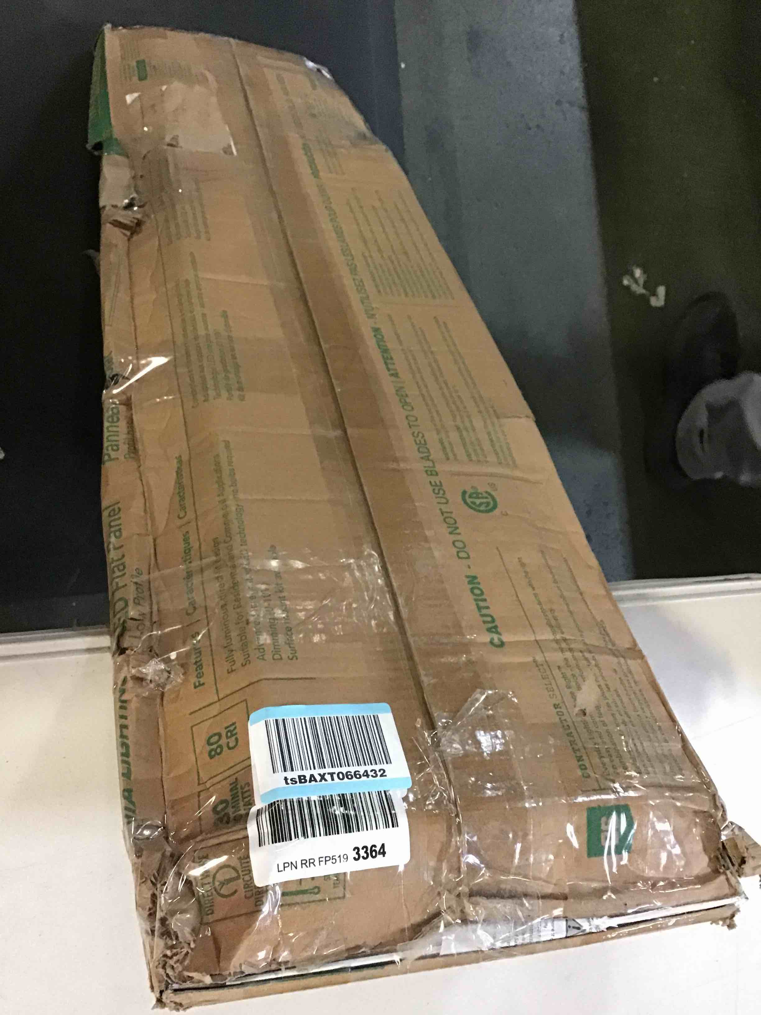 https://s3.amazonaws.com/lotting-images-prod/bidfta/BLU5008200_1693306834644.jpeg