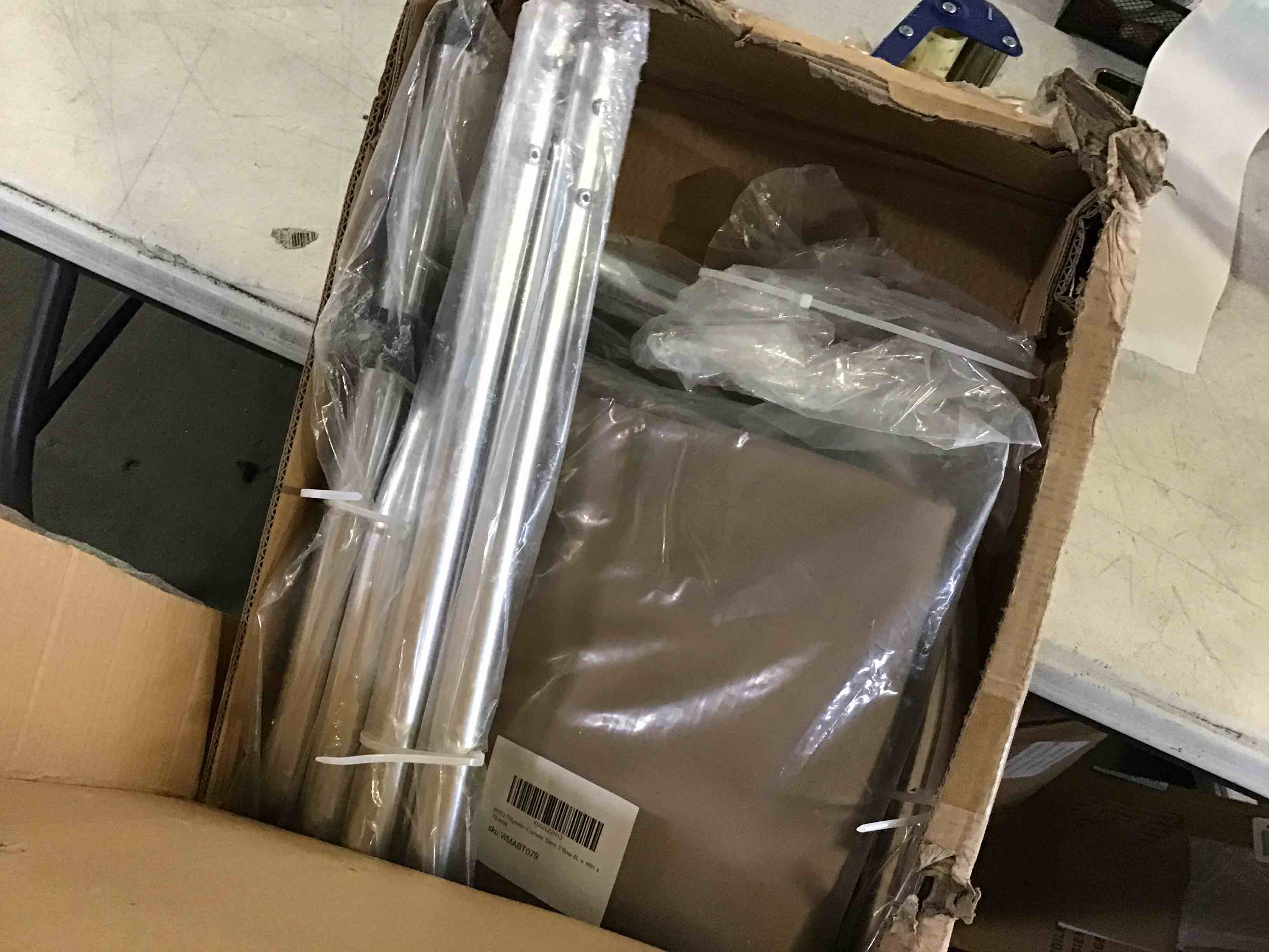 https://s3.amazonaws.com/lotting-images-prod/bidfta/BLU5009371_1693337667113.jpeg