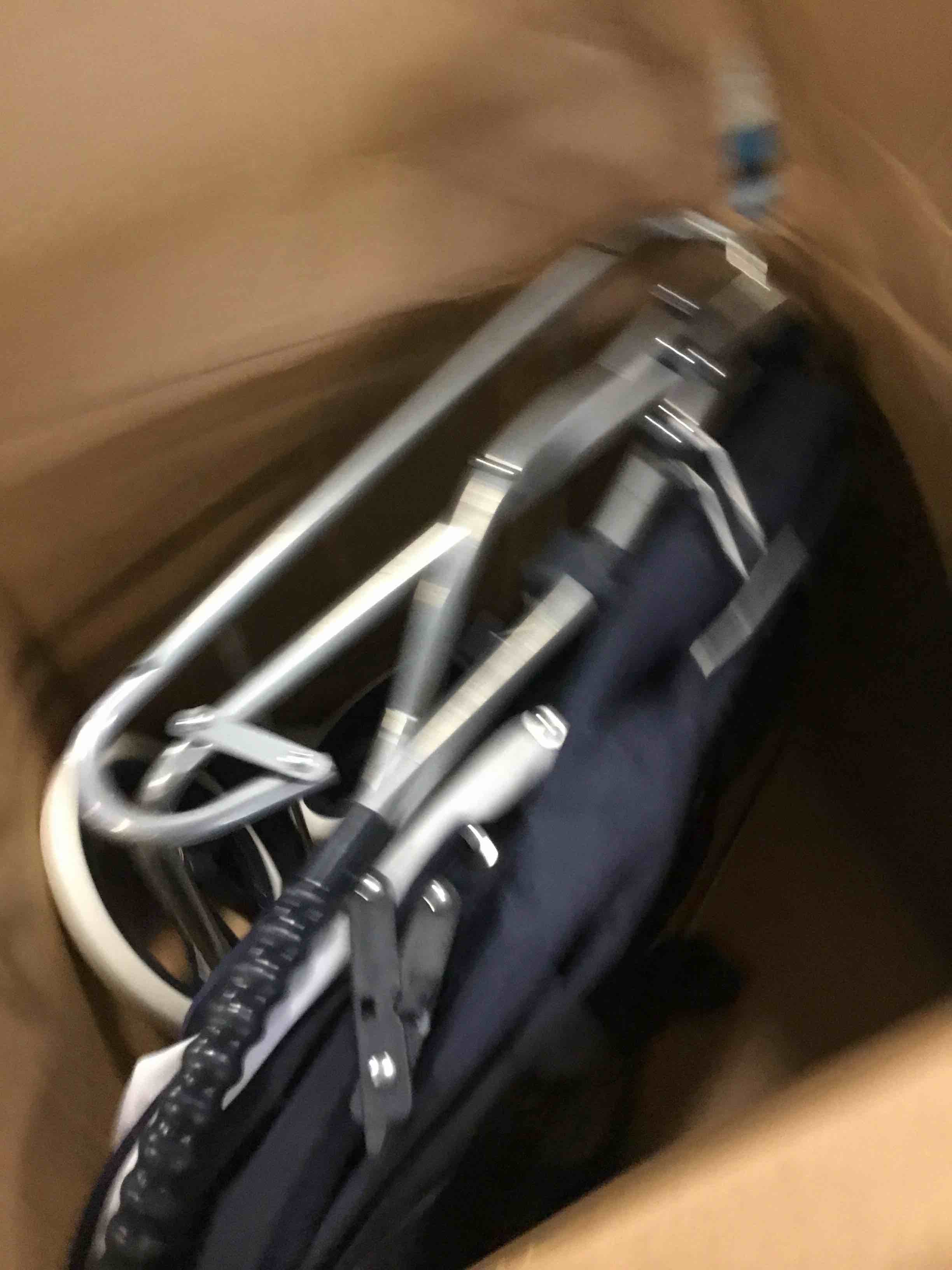 https://s3.amazonaws.com/lotting-images-prod/bidfta/BLU5010144_1693916433313.jpeg