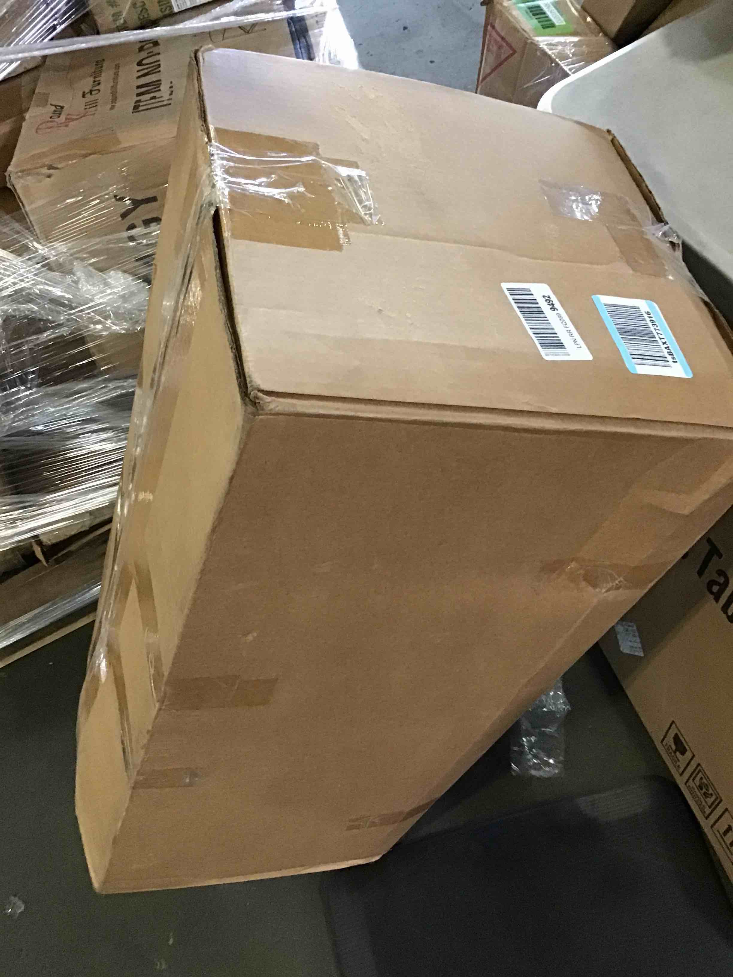 https://s3.amazonaws.com/lotting-images-prod/bidfta/BLU5011011_1693410964774.jpeg