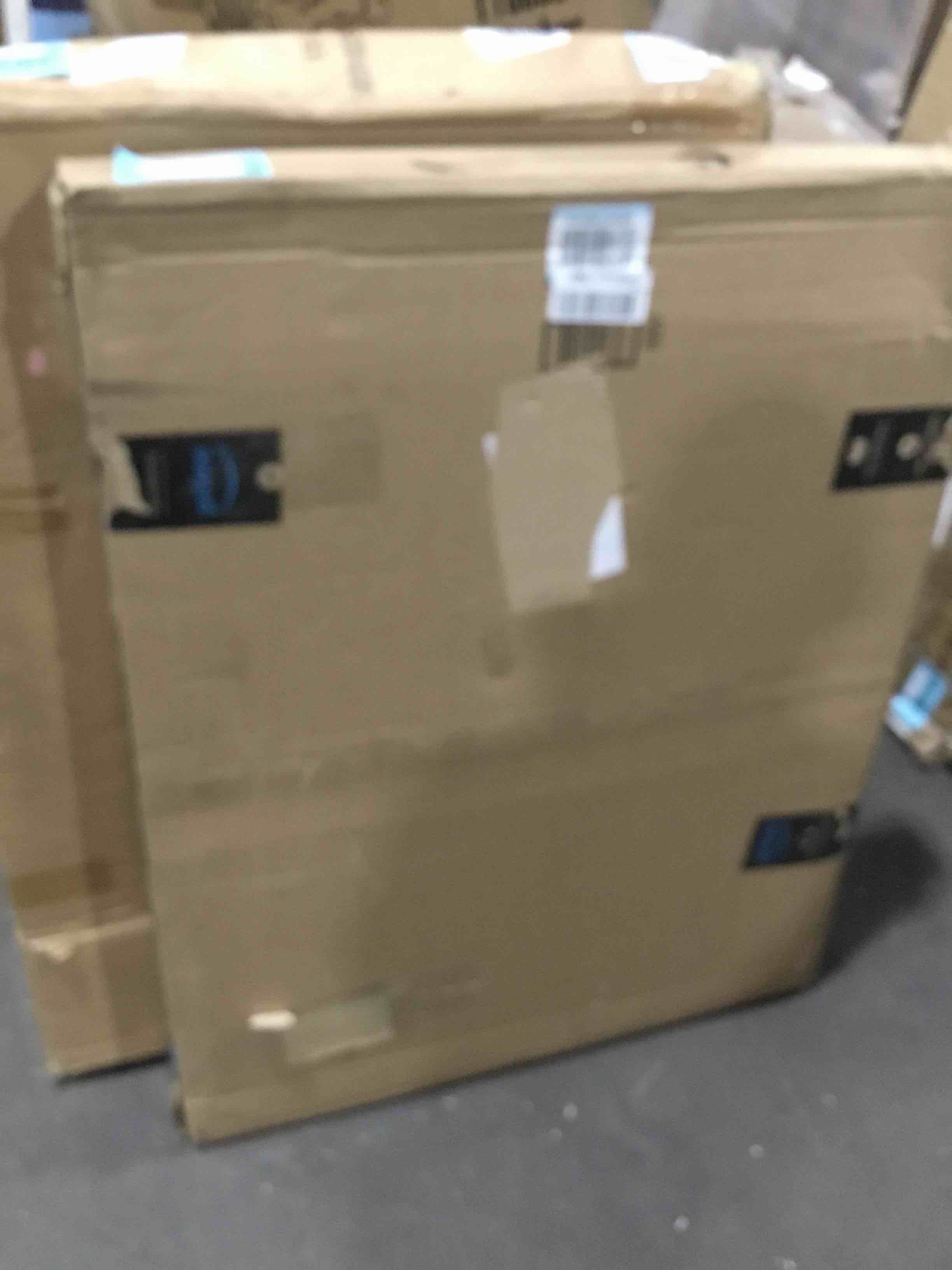 https://s3.amazonaws.com/lotting-images-prod/bidfta/BLU5023963_1689869928772.jpeg